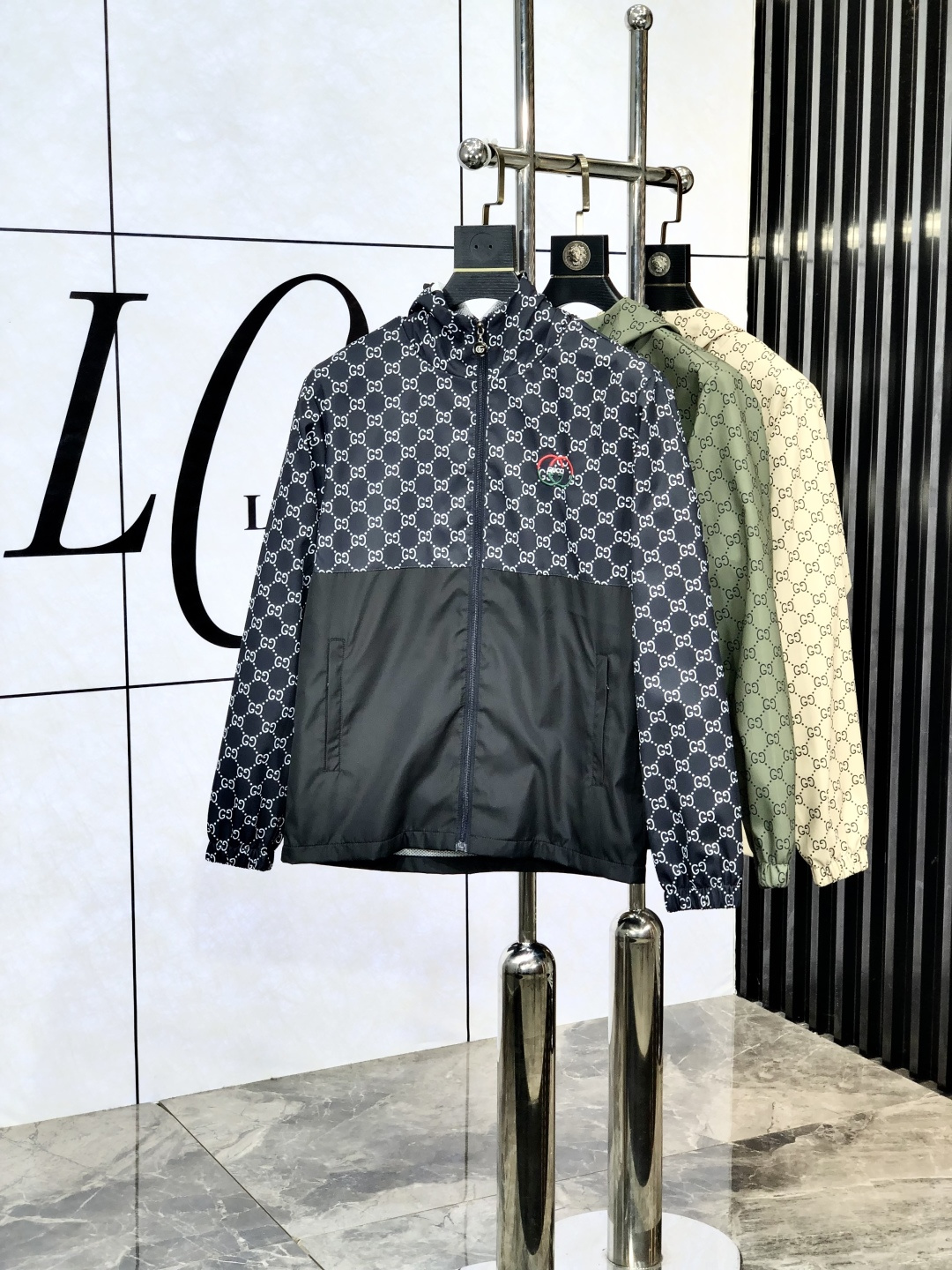 NO:130162,.Gucci.25 early spring new product is available for sale, casual and daily wear!  The upper body modifies the body, perfectly combines fashion aesthetics with the concept of new urban business and leisure, and the Italian minimalist, capable and outdoor functional styles are interpreted in the ultimate form, both solemn and harmonious, creating a unique styling item. The overall outline tends to be simple, and the 1f is quite personalized and elegant, enriching the overall vision. The wardrobe business and leisure is excellent and has high attendance rate!  It is hard to find!  Count m-3XL m wear 175/130.,,gucci,jackets & coats,jackets & coats,alexander wang19860909.Gucci.25早春新品发售夹克外套,休闲日常穿搭！上身修饰身形、将时装美学和新都市商务休闲概念完美融合,通体将意式的极简、干练和户外功能性风格极致诠释,亦庄亦谐,塑造出别具一格的造型单品,整体轮廓趋于简约风格,1f颇为个性且雅痞的细节处理,丰富了整体视觉.衣橱商务休闲绝佳的高出勤率！可遇而不可求！码数m-3XL m穿175/130.,,gucci,jackets & coats,jackets & coats,alexander wang,Men's clothing