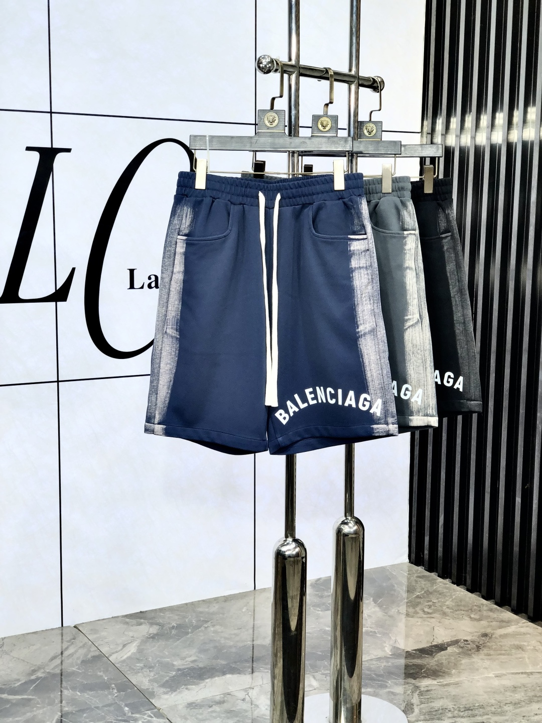 NO:131252,.Balenica. New spring and summer elastic strap casual shorts, customized counter fabric, breathable and comfortable, impeccable details, brand element design concept, h reflects high quality.8 delicate and soft feel!  It is casually cut, with a great upper body style!  Count s-xxL.s wear 27.28, balenciaga, shorts, alexander wang19860909.巴黎世家.25春夏新款松紧带休闲短裤,专柜定制面料 透气舒适度高,细节无可挑剔,品牌元素设计理念,h体现高品质.8手感细腻柔软！呈现休闲裁剪,上身版型超赞！码数s-xxL.s穿27.28,,balenciaga,shorts,alexander wang,Men's clothing