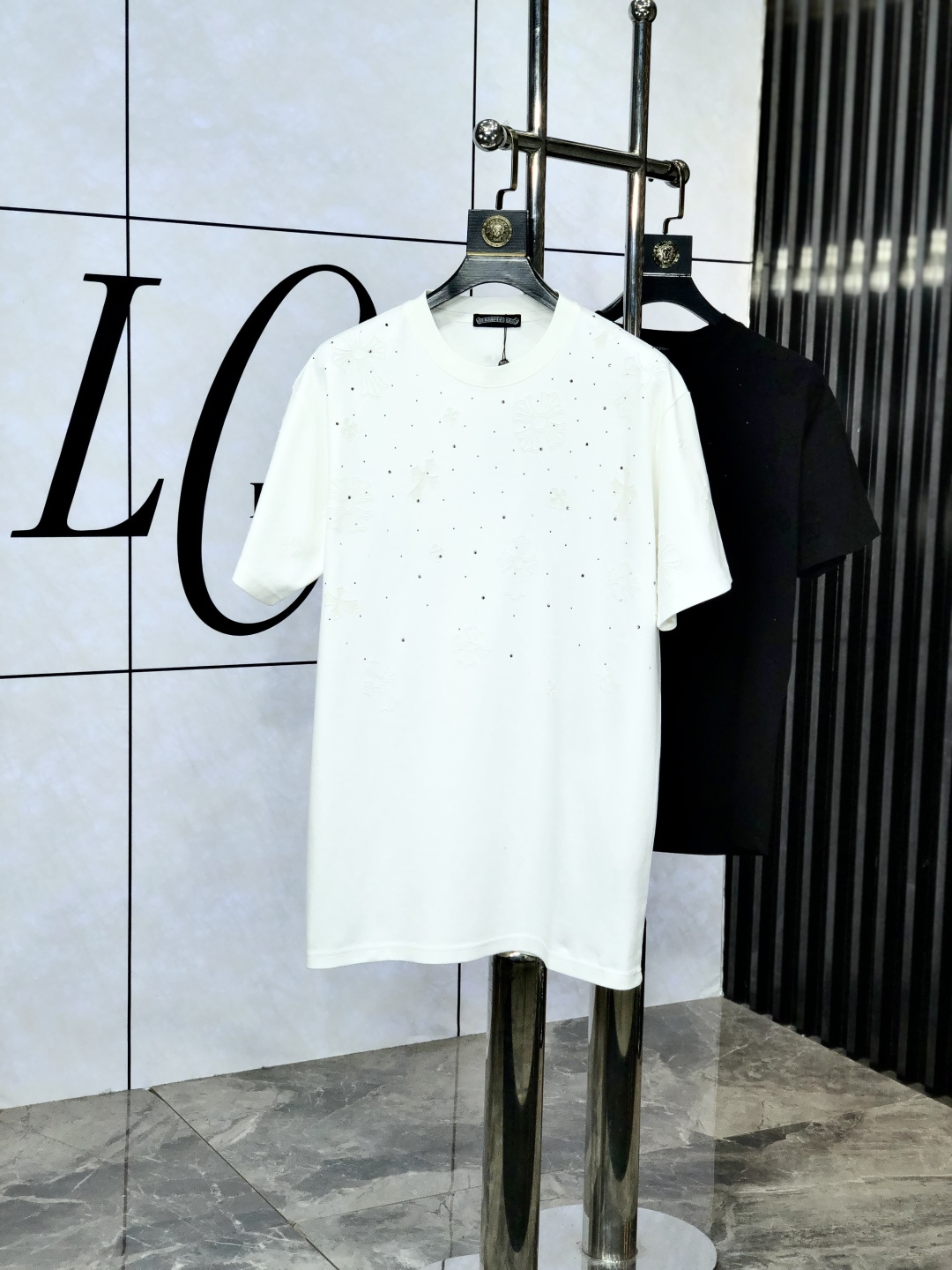 NO:138915,.Croxin 2025 spring and summer new letter logo round neck short-sleeved T-shirt, spring and summer casual outfit is essential, original pure cotton fabric. It is completely reflected in the high-end aesthetic workmanship, and the workmanship is more exquisite and atmospheric, with a strong three-dimensional feeling, which is very stunning, the fabric is soft and skin-friendly, and the upper body is a bit lazy and high-end feel. This wash T-T-T-T-T-T-T-T-T-T-T-T-T-T-T-T-T-T-T-T-T-T-T-T-T-T-T-T-T-T-T-T-T-T-T-T-T-T-T-T-T-T-T-T-T-T-T-T-T-T-T-T-T-T-T-T-T-T-T-T-T-T-T-T-T-T-T-T-T-T-T-T-T-T-T-T-T-T-T-T-T-T-T-T-T-T-T-T-T-T-T-T-T-T-T-T-T-T-T-T-T-T-T-T-T-T-T-T-T-T-T-T-T-T-T-T-T-T-T-T-T-T-T-T-T-T-T-T-T-T-T-T-T-T-T-T-T-T-T-T-T-T-T-T-T-T-T-T-T-T-T-T-T-T-T-T-T-T-T-T-T-T-T-T-T-T-T-T-T-T-T-T-T-T-T-T-T-T-T-T-T-T-T-T-T-T-T-T-T-T-T-T-T-T-T-T-T-T-T19860909.克罗心2025春夏新款 字母logo圆领短袖t恤,春夏休闲穿搭必不可少,原版纯棉面料.完完全全体现在高级审美的做工上,做工更是精致大气,z立体感超强,非常惊艳,面料柔软亲肤,上身一丝丝慵懒又高级的feel,这款水洗t绝对是今年绝对的基础款之王,男女同款搭配穿出奢侈品高订的感觉.码数S-xxL.s穿175/130,,chrome hearts,T-shirt,tees，t-shirt,alexander wang,Men's clothing