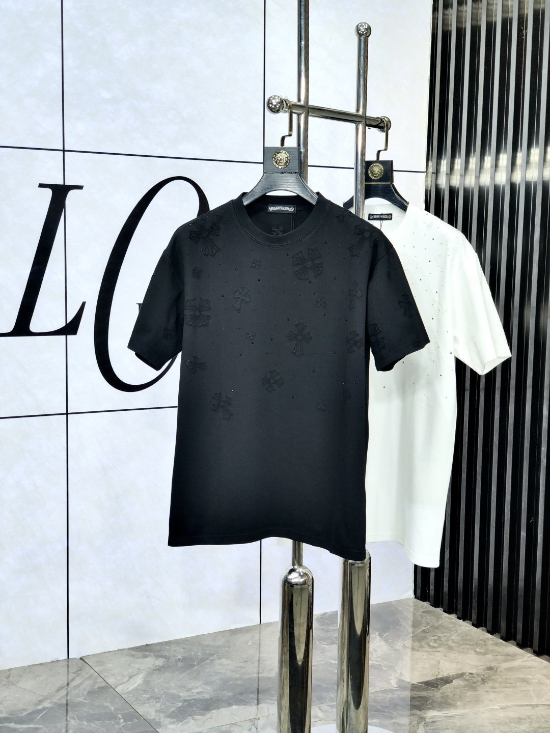 NO:138847,.Croxin. 2025 spring and summer new style letter logo round neck short-sleeved T-shirt, spring and summer casual outfit is essential, original pure cotton fabric. It is completely reflected in the high-end aesthetic workmanship, and the workmanship is more exquisite and atmospheric, with a strong three-dimensional feeling, which is very stunning, the fabric is soft and skin-friendly, and the upper body is a bit lazy and high-end feel. This wash T-T-T-T-T-T-T-T-T-T-T-T-T-T-T-T-T-T-T-T-T-T-T-T-T-T-T-T-T-T-T-T-T-T-T-T-T-T-T-T-T-T-T-T-T-T-T-T-T-T-T-T-T-T-T-T-T-T-T-T-T-T-T-T-T-T-T-T-T-T-T-T-T-T-T-T-T-T-T-T-T-T-T-T-T-T-T-T-T-T-T-T-T-T-T-T-T-T-T-T-T-T-T-T-T-T-T-T-T-T-T-T-T-T-T-T-T-T-T-T-T-T-T-T-T-T-T-T-T-T-T-T-T-T-T-T-T-T-T-T-T-T-T-T-T-T-T-T-T-T-T-T-T-T-T-T-T-T-T-T-T-T-T-T-T-T-T-T-T-T-T-T-T-T-T-T-T-T-T-T-T-T-T-T-T-T-T-T-T-T-T-T-T-T-T-T-T-T19860909.克罗心.2025春夏新款 字母logo圆领短袖t恤,春夏休闲穿搭必不可少,原版纯棉面料.完完全全体现在高级审美的做工上,做工更是精致大气,z立体感超强,非常惊艳,面料柔软亲肤,上身一丝丝慵懒又高级的feel,这款水洗t绝对是今年绝对的基础款之王,男女同款搭配穿出奢侈品高订的感觉.码数S-xxL.s穿175/130,,chrome hearts,T-shirt,tees，t-shirt,alexander wang,Men's clothing