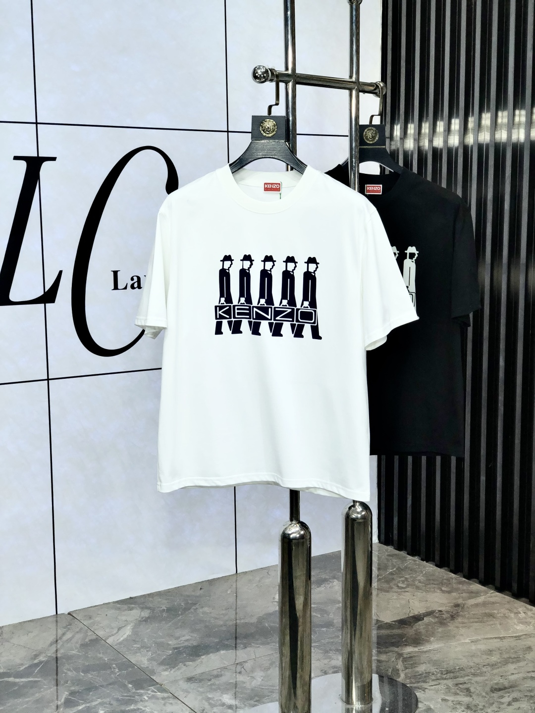 NO:141171,.ymezno.2025 spring and summer new product fashionable round neck short sleeve high-end custom versatile style!  More practical, anyone can easily control it. It is made of European cotton pure cotton fabric, luxurious and classic brand logo design, w is very high-end and must-have if you understand the goods!  The style cut is a slim fit. 6 is very exquisite, showing aura and highlighting the exquisiteness of business men. This is the unique feature. The right slim fit, and the upper body effect is very good. Size M-3XL, T-shirt, alexander wang19860909.ymezno.2025春夏新品时尚圆领短袖高级定制百搭款式！更有实用感 任何人都可以轻松驾驭 采用欧棉纯棉面料制作,奢华经典品牌logo设计,w非常显档次懂货的必须入！版型剪裁属于修身款 6非常精致,显气场,又会凸显商务男士的精致,这就是独到之处,恰到好处的修身,上身效果非常赞.尺码M-3XL,,T-shirt,alexander wang,Men's clothing