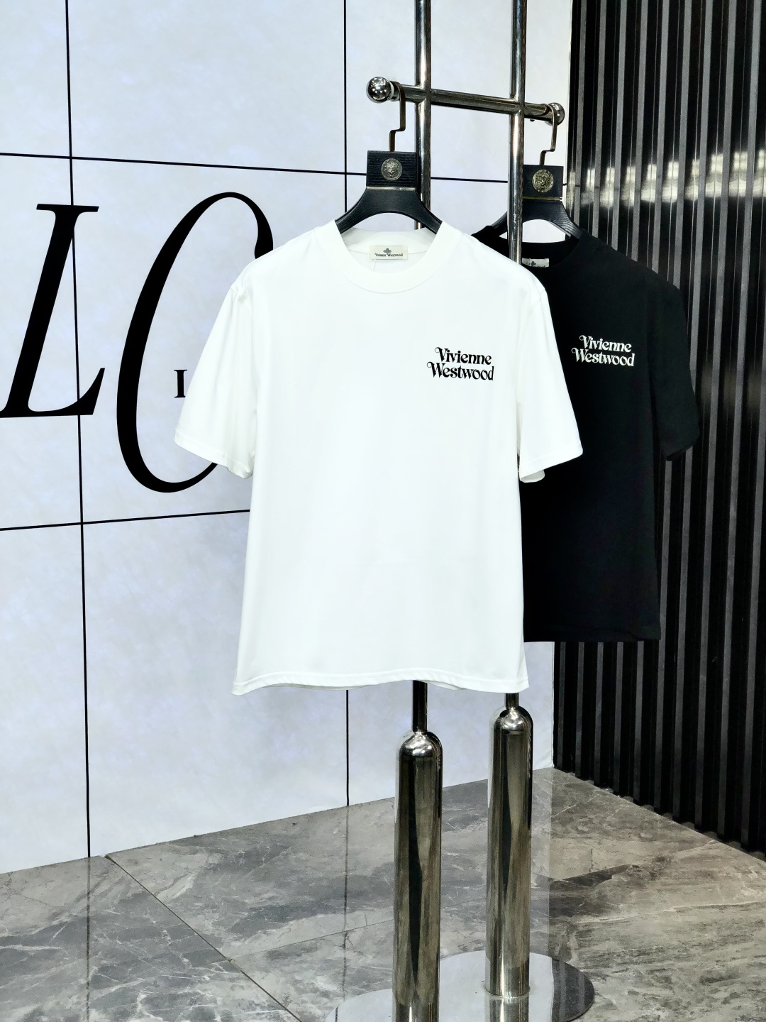 NO:141167,.The Queen Mother of the Cialis. 2025 spring and summer new product, fashionable round neck short sleeves, high-end custom versatile style!  More practical, anyone can easily control it. It is made of European cotton pure cotton fabric, luxurious and classic brand logo design, w is very high-end and must-have if you understand the goods!  The style cut is a slim fit. 6 is very exquisite, showing aura and highlighting the exquisiteness of business men. This is the unique feature. The right slim fit, and the upper body effect is very good. Size M-3XL, T-shirt, alexander wang19860909.西太后.2025春夏新品时尚圆领短袖高级定制百搭款式！更有实用感 任何人都可以轻松驾驭 采用欧棉纯棉面料制作,奢华经典品牌logo设计,w非常显档次懂货的必须入！版型剪裁属于修身款 6非常精致,显气场,又会凸显商务男士的精致,这就是独到之处,恰到好处的修身,上身效果非常赞.尺码M-3XL,,T-shirt,alexander wang,Men's clothing