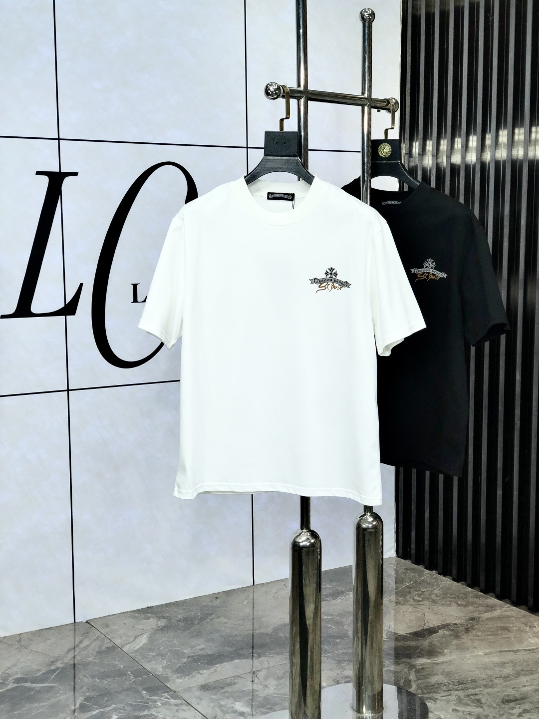 NO:141176,.Croxin. 2025 spring and summer new product, fashionable round neck short sleeve high-end custom versatile style!  More practical, anyone can easily control it. It is made of European cotton pure cotton fabric, luxurious and classic brand logo design, w is very high-end and must-have if you understand the goods!  The style cut is a slim fit. 6 is very exquisite, showing aura and highlighting the exquisiteness of business men. This is the unique feature. The right slim fit, and the upper body effect is very good. Size M-3XL, chrome hearts, T-shirt, alexander wang19860909.克罗心.2025春夏新品时尚圆领短袖高级定制百搭款式！更有实用感 任何人都可以轻松驾驭 采用欧棉纯棉面料制作,奢华经典品牌logo设计,w非常显档次懂货的必须入！版型剪裁属于修身款 6非常精致,显气场,又会凸显商务男士的精致,这就是独到之处,恰到好处的修身,上身效果非常赞.尺码M-3XL,,chrome hearts,T-shirt,alexander wang,Men's clothing