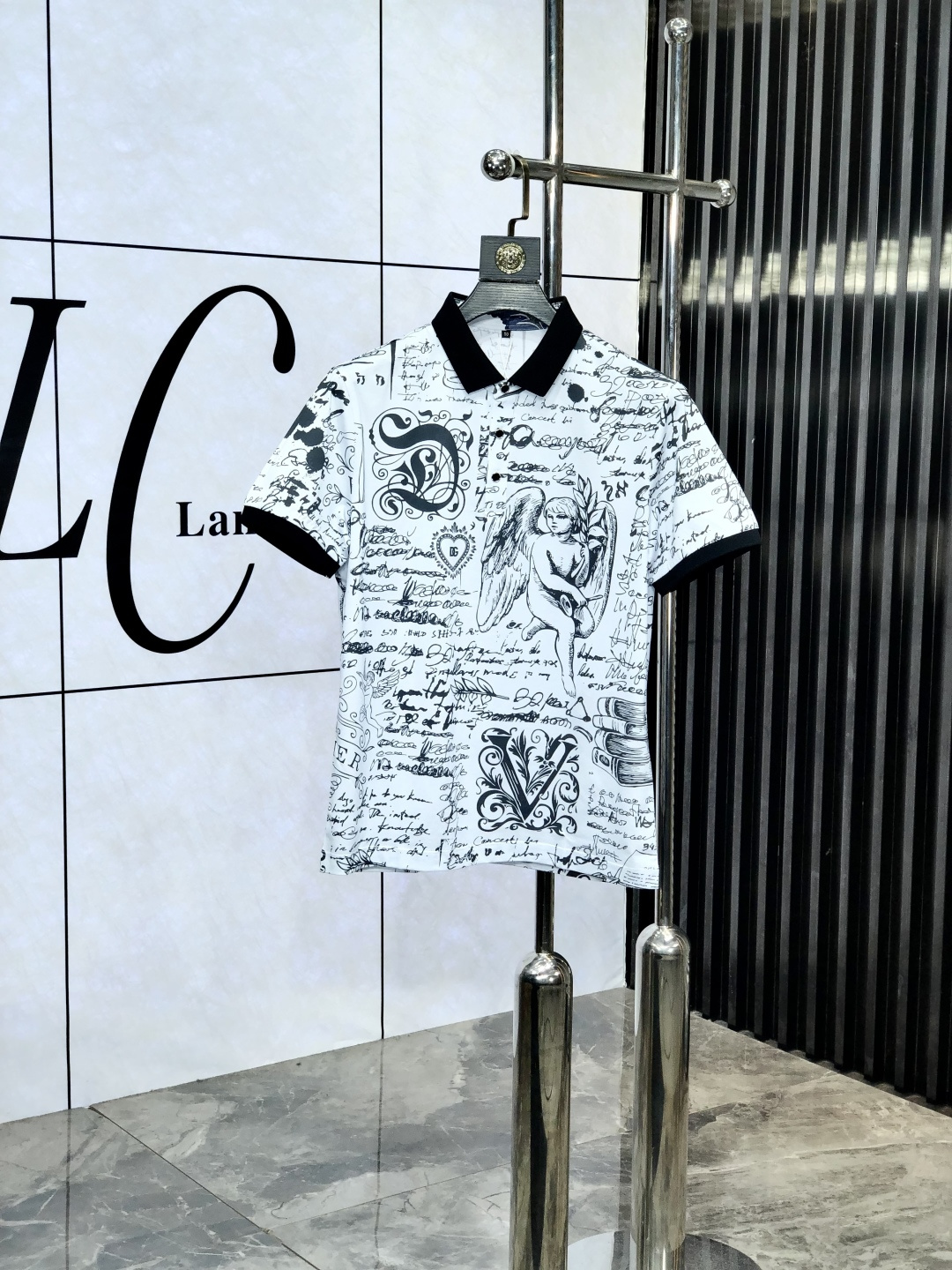 NO:451015,.D&G. Spring and summer new polo collar short-sleeved series. Selected top-grade mercerized bead floor cotton fabric, 3D digital craftsmanship. Complete three standards!  Fashionable brand elements logo design, n is awesome with the upper body, the fabric is delicate, comfortable and breathable, and it is super good-looking and stylish, and it is a must-have for fashionable men!  Size M-3XL.m wear 175/130, Dolce & Gabbana, T-shirt, alexander wang19860909.D&G.春夏新款polo领短袖系列.精选顶级丝光珠地棉面料,3d数码工艺.三标齐全！时尚大牌元素logo工艺设计,n上身版型超赞,面料细腻舒适透气,随意搭配都超级好看时尚型男必备款哦！尺码M-3XL.m穿175/130,,Dolce&Gabbana,T-shirt,alexander wang,Men's clothing