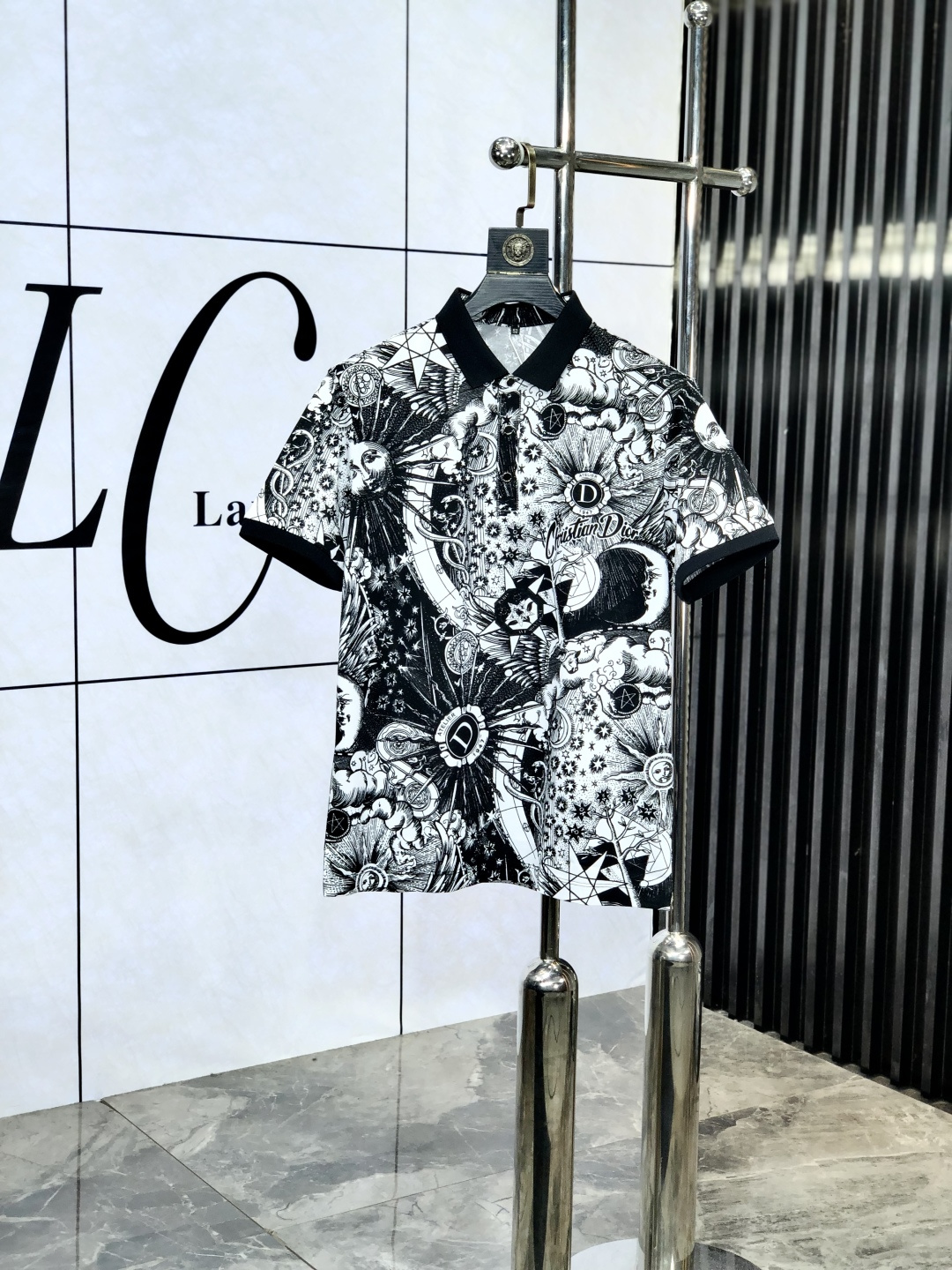 NO:451026,.D&G. Spring and summer new polo collar short-sleeved series. Selected top-grade mercerized bead floor cotton fabric, 3D digital craftsmanship. Complete three standards!  Fashionable brand elements logo design, n is awesome with the upper body, the fabric is delicate, comfortable and breathable, and it is super good-looking and stylish, and it is a must-have for fashionable men!  Size M-3XL.m wear 175/130, Dolce & Gabbana, T-shirt, alexander wang19860909.D&G.春夏新款polo领短袖系列.精选顶级丝光珠地棉面料,3d数码工艺.三标齐全！时尚大牌元素logo工艺设计,n上身版型超赞,面料细腻舒适透气,随意搭配都超级好看时尚型男必备款哦！尺码M-3XL.m穿175/130,,Dolce&Gabbana,T-shirt,alexander wang,Men's clothing