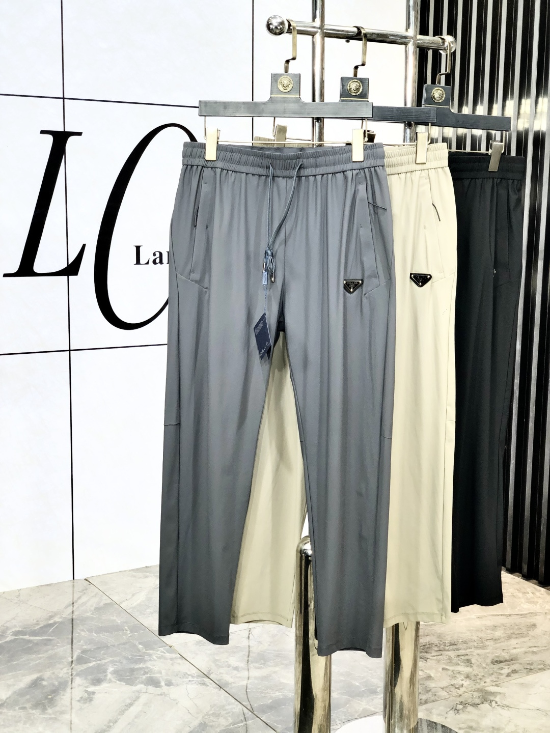 NO:133968,.Prada. High-end quality 25ss spring and summer new men's fashionable casual pants High-quality custom original fabric, high-quality custom hardware accessories Special touch of skin, 8 super texture Comfortable soft and breathable Casual style Size L-4xL.L wear 28.29, prada, alexander wang19860909.普拉达.高端品质 25ss春夏新款男士时尚休闲裤 高品质定制原版面料、高品质定制五金配件 皮肤特别手感、8超级质感 舒适柔软透气 休闲版型 尺码L-4xL.L穿28.29,,prada,alexander wang,Men's clothing