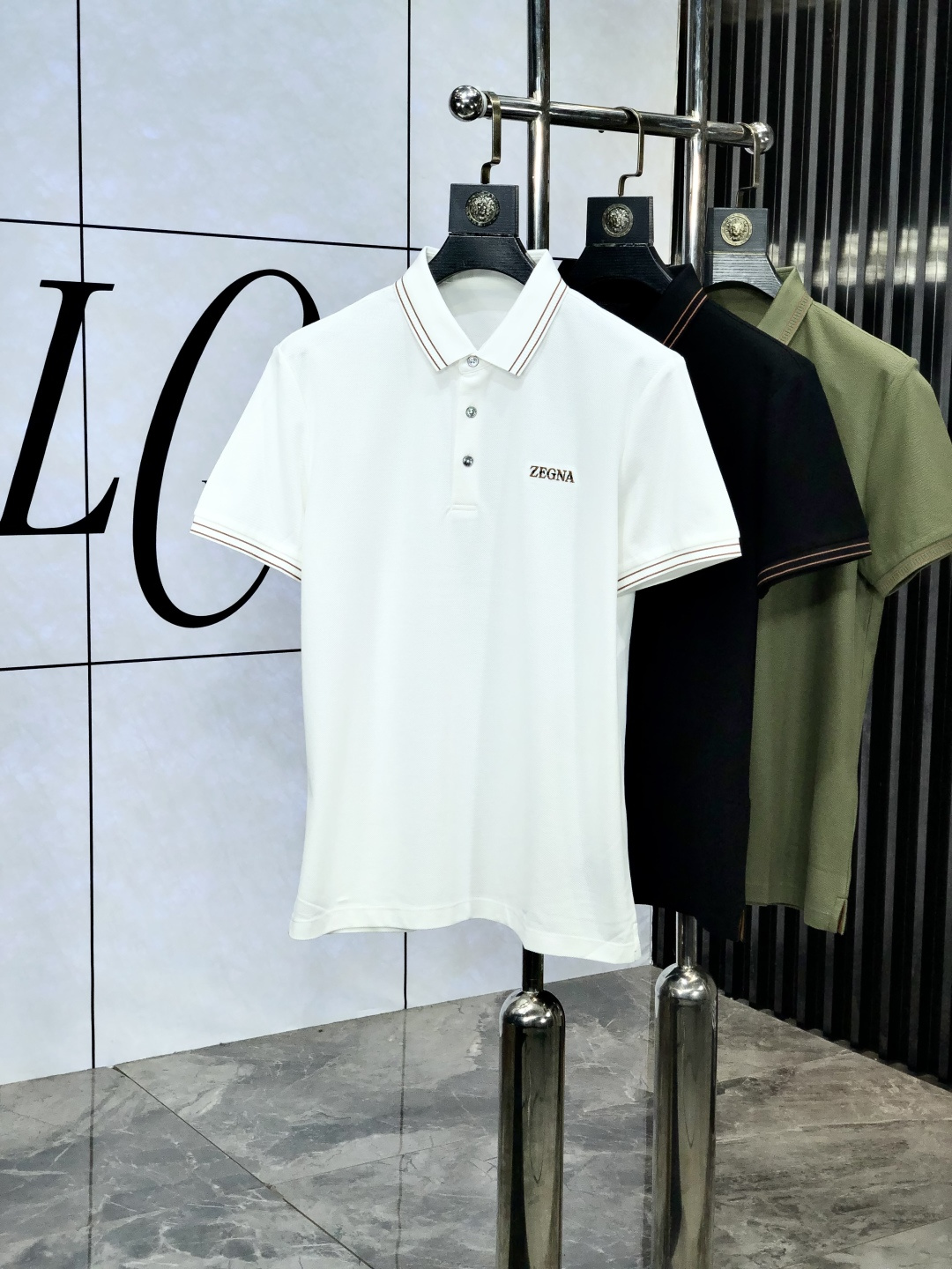 NO:133978,.Jenia's new short-sleeved polo shirt in spring and summer 2025, fashionable and versatile, popular custom imported mercerized bead floor cotton fabric, high-density cotton material, b chest craft logo logo pattern, super soft and delicate feel, skin-friendly and comfortable to wear, high-end boutique, fine-looking upper body is very good, a must-have item for men. Size m-3xL.m wear 175/130,,zegna, T-shirt, alexander wang19860909.杰尼亚2025春夏新款短袖polo衫,时尚百搭 爆款定制进口丝光珠地棉面料,高密度棉质材质,b胸前工艺logo标志图案,手感超柔软细腻 穿着亲肤舒适 高端精品 精细做上身非常赞 男士必备单品.尺码 m-3xL.m穿175/130,,zegna,T-shirt,alexander wang,Men's clothing