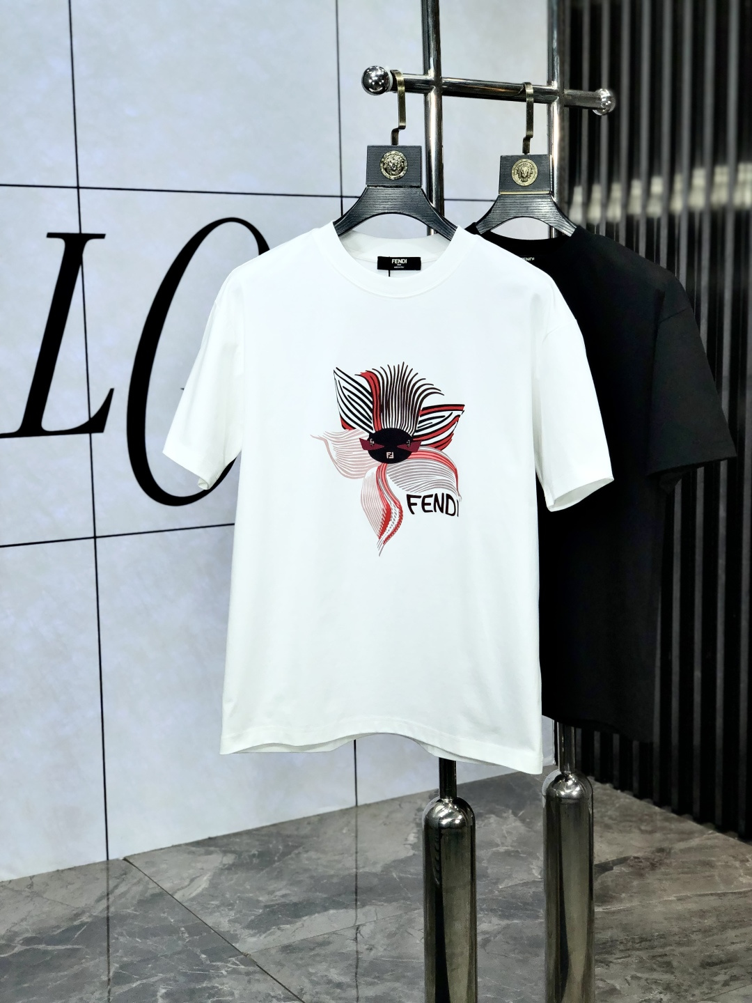 NO:148077,.Fendi. Top products 2025 spring and summer new first-time counter latest short-sleeved round-neck T-shirt, high-end customization, avant-garde and fashionable design!  Brand logo heavy craftsmanship design, high-end customized original European cotton fabric, soft feel, comfortable to wear. KD counter-level exquisite car line. Fine workmanship, invincible and handsome upper body effect!  A must-have item for handsome men!  Count s-xxL.s wear 175/130, fendi, T-shirt,tees, t-shirt,alexander wang19860909.芬迪.顶级货品2025春夏新款首发专柜最新款短袖圆领T恤 高端订制 设计前卫时尚！品牌logo重工艺设计 高端定制原版欧棉面料.手感柔软.穿着舒适.kd专柜级别精致车线.做工精细.上身效果无敌帅气！型男必备单品！码数s-xxL.s穿175/130,,fendi,T-shirt,tees，t-shirt,alexander wang,Men's clothing