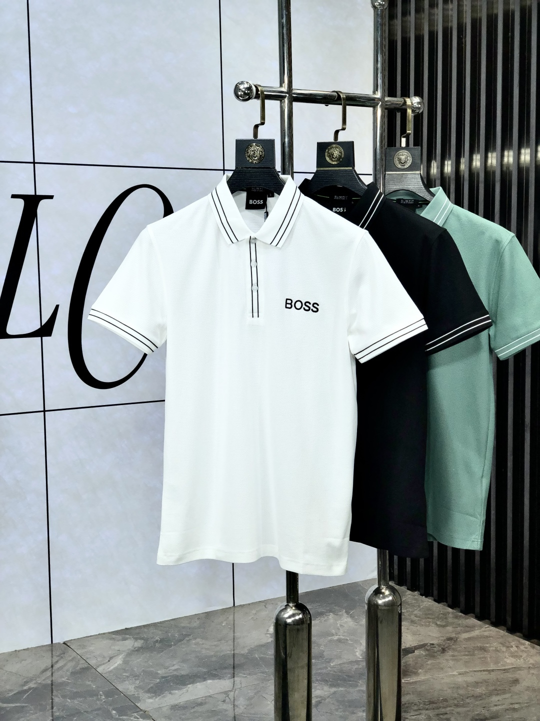 NO:151921,.boss.2025 Spring and Summer Series New Men's Fashion Classic Lapel Polo Fashion Product Design, More Fashionable and Comfortable, High Standard Customization, Imported High Mercerized Double-Side Cotton Bead Floor Texture is very delicate, H Brand Logo Technology, exquisite and exquisite detailing, and extremely shaping item, M can match any fashion, the style is super good, a must-have item for trendy men. Size: M-3XLm wear 175/130 catties, alexander wang19860909.boss.2025春夏系列新品男士时尚经典翻领Polo时尚单品设计,更加时尚舒适,高标准定制,进口高丝光双面棉质珠地面料质感非常细腻,h品牌logo工艺,细节工艺精湛考究,塑造性极高的一款单品,m任何时装都可以搭配,版型超级好 潮男必备单品.尺码:M-3XLm穿175/130斤,,alexander wang,Men's clothing