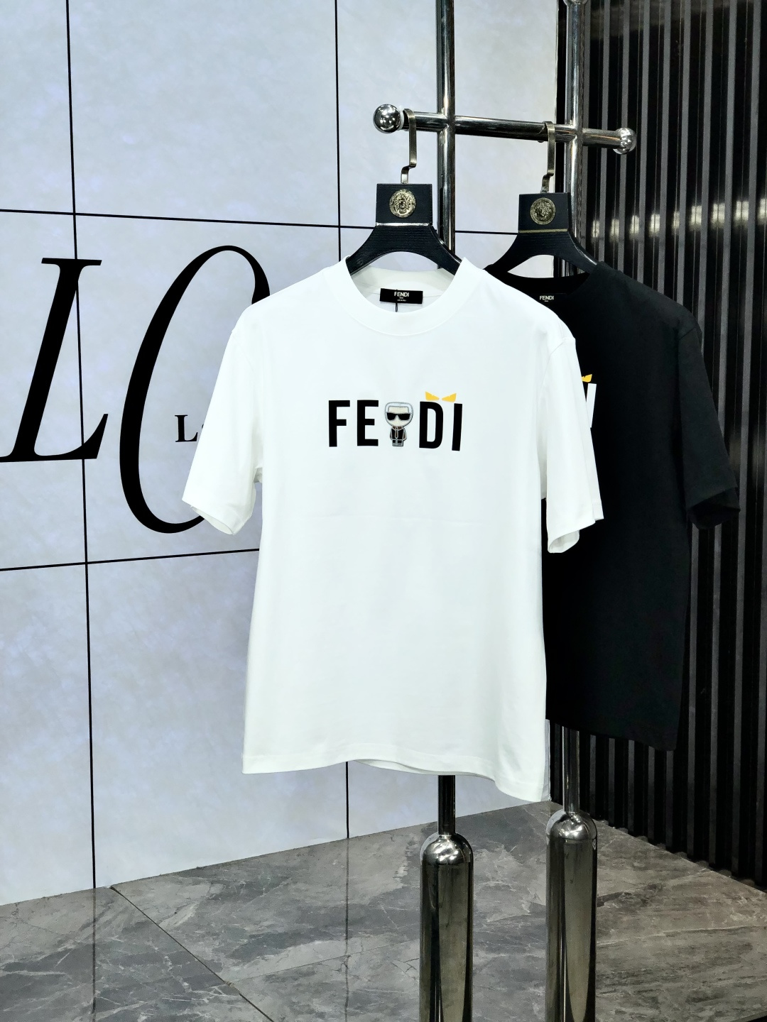 NO:154666,.Givenchy. Wear 200 kilograms. Top-grade products. 2025 spring and summer new style first-time counter latest short-sleeved round-neck T-shirt. High-end customization. Avant-garde and fashionable design!  Brand logo heavy craftsmanship design, high-end customized original European cotton fabric, soft feel, comfortable to wear. K1 counter-level exquisite car line. Fine workmanship, invincible and handsome upper body effect!  A must-have item for handsome men!  Count s-xxxL.s wear 175/130, given t-shirt,tees,t-shirt,alexander wang19860909.纪梵希.穿200斤.顶级货品2025春夏新款首发专柜最新款短袖圆领T恤 高端订制 设计前卫时尚！品牌logo重工艺设计 高端定制原版欧棉面料.手感柔软.穿着舒适.k1专柜级别精致车线.做工精细.上身效果无敌帅气！型男必备单品！码数s-xxxL.s穿175/130,,givenchy,T-shirt,tees，t-shirt,alexander wang,Men's clothing