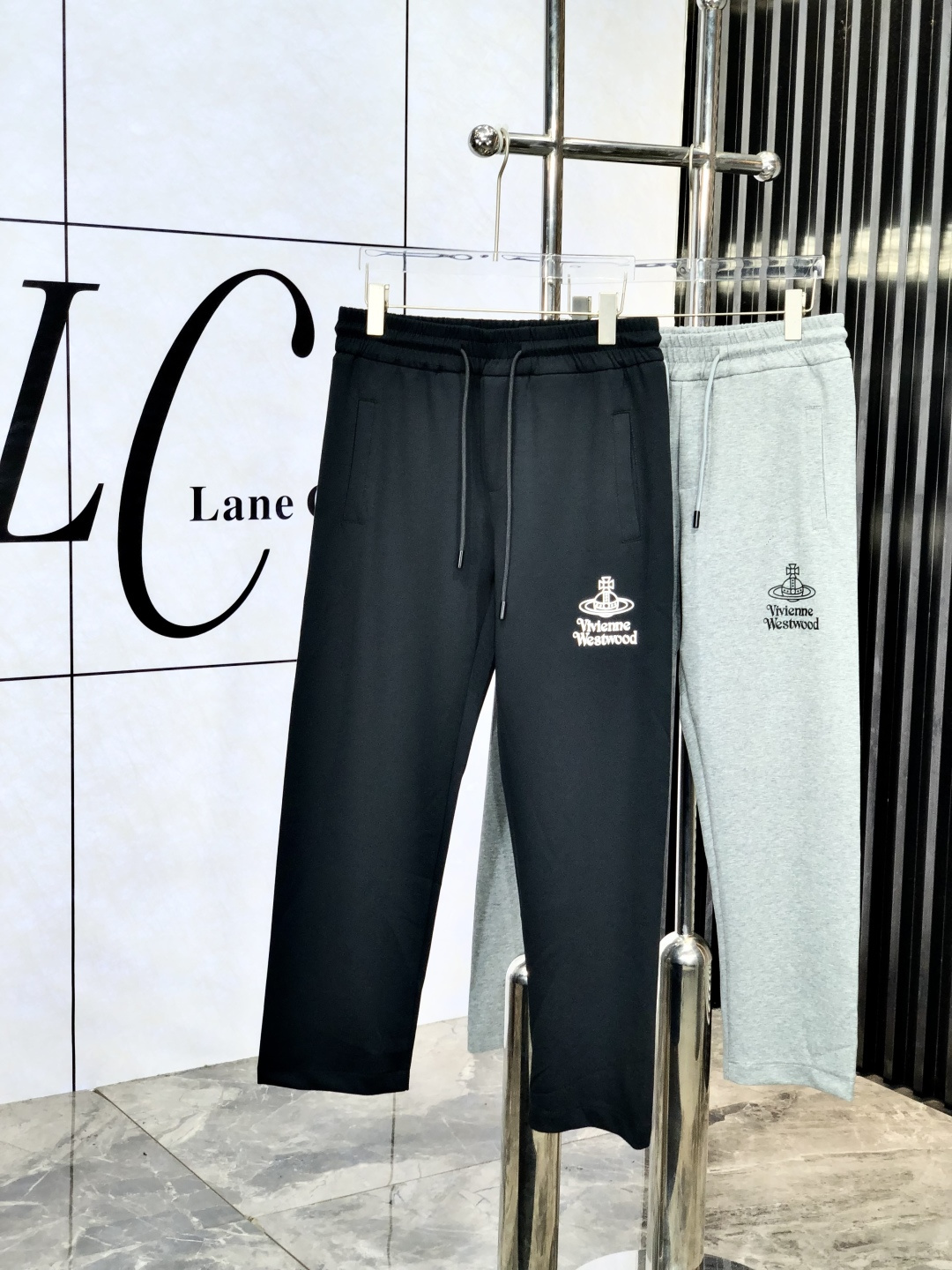 NO:138969,.The Queen Mother of the Cities. Top products 2025 spring and summer new casual pants!  Brand classic LOGO casual pants, customized fabric, excellent comfort, strong touch with w hand. Very high recognition, 6 perfect quality craftsmanship. Size m-3xL.m wear 28.29, alexander wang19860909.西太后.顶级货品 2025春夏新款休闲裤！品牌经典LOGO休闲裤 ,定制面料,舒适度极好,w手触感强烈.辨识度极高,6完美品相工艺.尺码m-3xL.m穿28.29,,alexander wang,Men's clothing