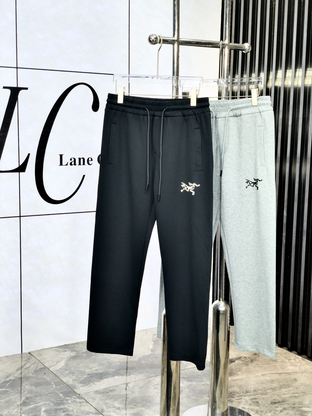 NO:138966,.Archaeon Bird. Top-grade products 2025 spring and summer new casual pants!  Brand classic LOGO casual pants, customized fabric, excellent comfort, strong touch with w hand. Very high recognition, 6 perfect quality craftsmanship. Size m-3xL.m wear 28.29, arc'teryx, alexander wang19860909.始祖鸟.顶级货品 2025春夏新款休闲裤！品牌经典LOGO休闲裤 ,定制面料,舒适度极好,w手触感强烈.辨识度极高,6完美品相工艺.尺码m-3xL.m穿28.29,arc'teryx,alexander wang,Men's clothing