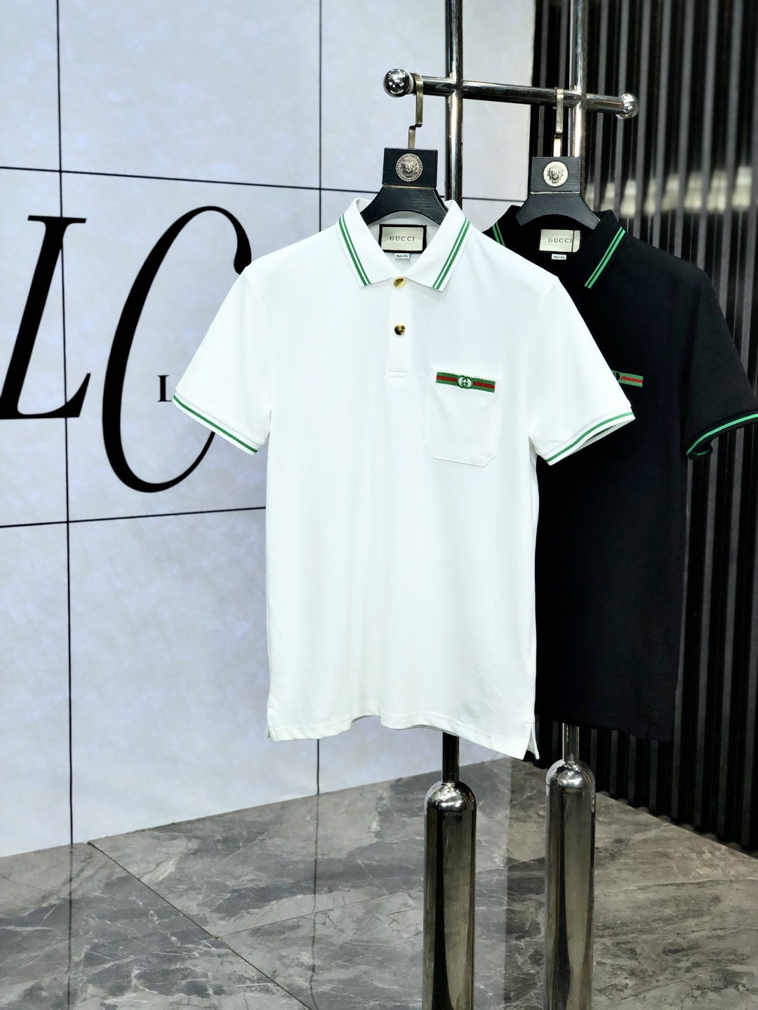 NO:449557,.Gucci.2025 spring and summer ssHK counters are equipped with new short-sleeved lapels and custom beaded ground fabrics. The brand letter craftsmanship on the chest shapes the logo to highlight the brand luxury. 1x essential items for high-end people. Those who know the goods are welcome to compare the counter. The number of code M-3xL m is worn 175/125 catties, gucci, T-shirt, alexander wang19860909.Gucci.2025春夏ssHK专柜同款同步上新短袖翻领Polo定制珠地面料 胸前品牌字母工艺构成标志彰显品牌奢华 1x高端人士必备单品,懂货的来欢迎对比专柜 码数M-3xL m穿175/125斤,,gucci,T-shirt,alexander wang,Men's clothing
