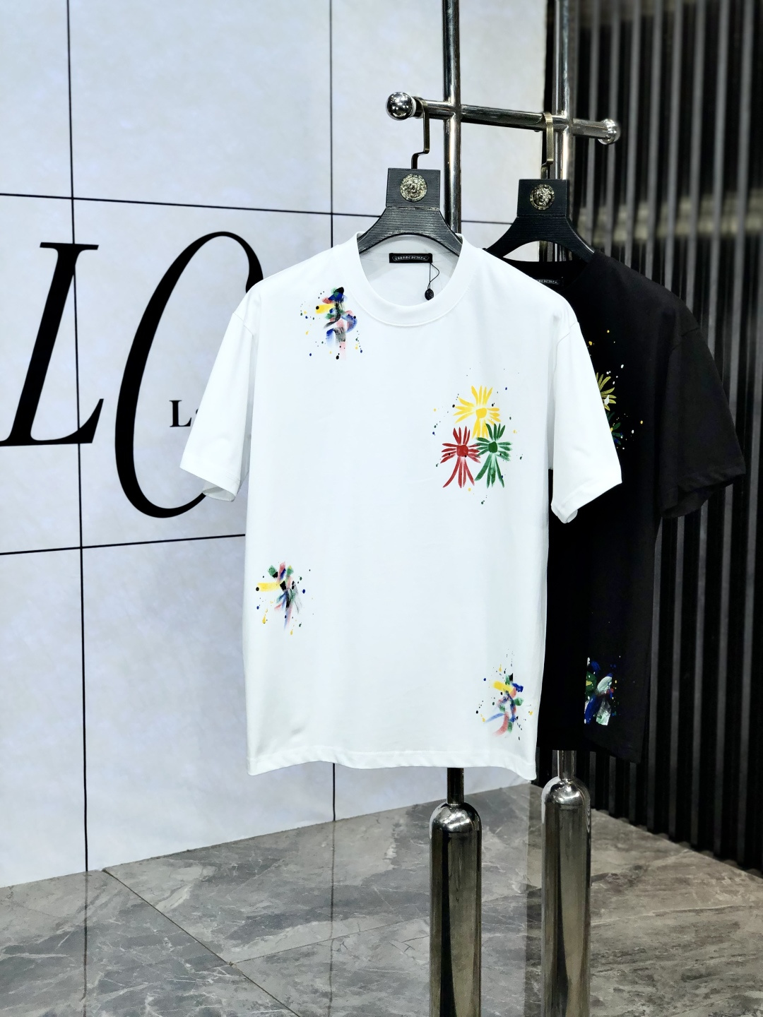 NO:449579,.Croxin. 2025 spring and summer new style letter logo round neck short-sleeved T-shirt, spring and summer casual outfit is essential, original pure cotton fabric. It is completely reflected in the high-end aesthetic workmanship, and the workmanship is more exquisite and atmospheric, with a strong three-dimensional feeling, which is very stunning, the fabric is soft and skin-friendly, and the upper body is a bit lazy and high-end feel. This wash T-T-T-T-T-T-T-T-T-T-T-T-T-T-T-T-T-T-T-T-T-T-T-T-T-T-T-T-T-T-T-T-T-T-T-T-T-T-T-T-T-T-T-T-T-T-T-T-T-T-T-T-T-T-T-T-T-T-T-T-T-T-T-T-T-T-T-T-T-T-T-T-T-T-T-T-T-T-T-T-T-T-T-T-T-T-T-T-T-T-T-T-T-T-T-T-T-T-T-T-T-T-T-T-T-T-T-T-T-T-T-T-T-T-T-T-T-T-T-T-T-T-T-T-T-T-T-T-T-T-T-T-T-T-T-T-T-T-T-T-T-T-T-T-T-T-T-T-T-T-T-T-T-T-T-T-T-T-T-T-T-T-T-T-T-T-T-T-T-T-T-T-T-T-T-T-T-T-T-T-T-T-T-T-T-T-T-T-T-T-T-T-T-T-T-T-T-T19860909.克罗心.2025春夏新款 字母logo圆领短袖t恤,春夏休闲穿搭必不可少,原版纯棉面料.完完全全体现在高级审美的做工上,做工更是精致大气,z立体感超强,非常惊艳,面料柔软亲肤,上身一丝丝慵懒又高级的feel,这款水洗t绝对是今年绝对的基础款之王,男女同款搭配穿出奢侈品高订的感觉.码数S-xxL.s穿175/,,chrome hearts,T-shirt,tees，t-shirt,alexander wang,Men's clothing