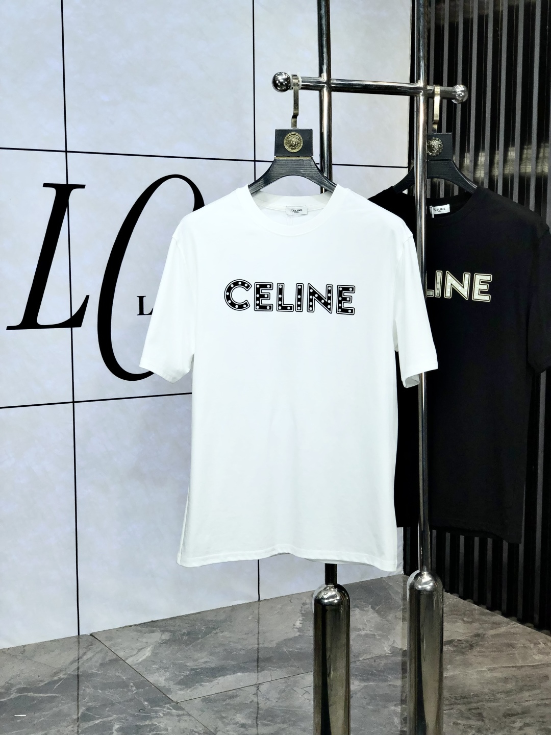 NO:452829,.Selin 2025 spring and summer new product fashionable round neck short sleeve high-end custom versatile style!  More practical, anyone can easily control it. It is made of European cotton fine cotton fabric, luxurious and classic brand logo design, w is very high-end and must-have if you understand the goods!  The style and tailoring are very exquisite, with 6 showing aura, which is unique, just right slimness, and the upper body effect is very good!  Size M-3XL m wear 175/130 catties.,celine,T-shirt,alexander wang19860909.赛琳 2025春夏新品时尚圆领短袖高级定制百搭款式！更有实用感 任何人都可以轻松驾驭 采用欧棉精棉面料制作,奢华经典品牌logo设计,w非常显档次懂货的必须入！版型剪裁属于修身款 非常精致,6显气场,这就是独到之处,恰到好处的修身,上身效果非常赞！ 尺码M-3XL m穿175/130斤.,,celine,T-shirt,alexander wang,Men's clothing