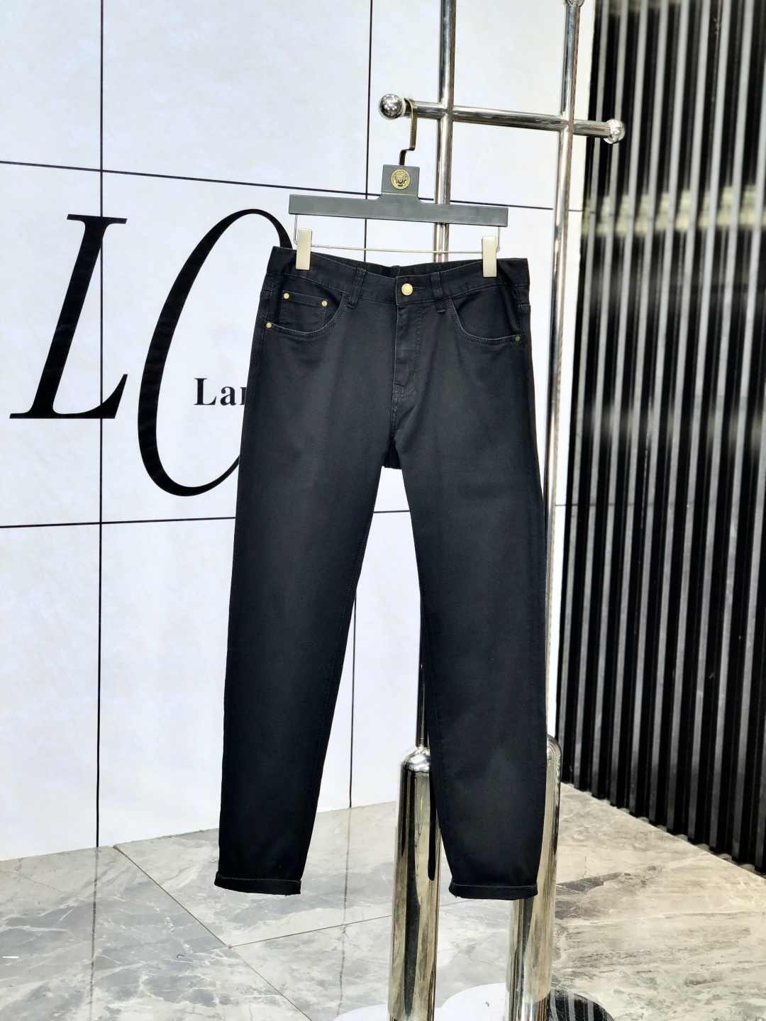 NO:509837,Armani. The official counter on the official website is released simultaneously, 2025SS spring and summer new men's casual jeans, original single quality, custom-made original denim fabric for counter, logo pattern design, H pants original hardware and auxiliary materials decoration, three-dimensional and clear, realistic effect, m super trendy and personalized, fashionable and stylish upper body!  Trendy men's must-have items, number 28-38,,armani,jeans,alexander wang19860909阿玛尼.官网专柜同步发售,2025SS春夏新品男士休闲牛仔裤,原单品质,专柜定制原版牛仔面料,logo图案设计,h裤身原版五金辅料装饰,立体清晰,效果逼真,m超级潮流个性,上身时尚有型！潮男必备单品 码数28-38,,armani,jeans,alexander wang,Men's clothing