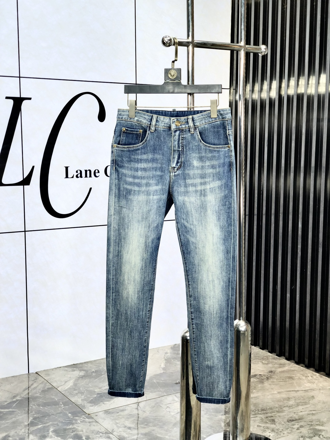 NO:143650,Prada. The official counter on the official website is released simultaneously, 2025SS spring and summer new men's casual jeans, original single quality, custom-made original denim fabric for counter, logo pattern design, H pants original hardware and auxiliary materials decoration, three-dimensional and clear, realistic effect, m super trendy and personalized, fashionable and stylish upper body!  Trendy men's must-have items, number 28-38, prada, jeans, alexander wang19860909普拉达.官网专柜同步发售,2025SS春夏新品男士休闲牛仔裤,原单品质,专柜定制原版牛仔面料,logo图案设计,h裤身原版五金辅料装饰,立体清晰,效果逼真,m超级潮流个性,上身时尚有型！潮男必备单品 码数28-38,,prada,jeans,alexander wang,Men's clothing