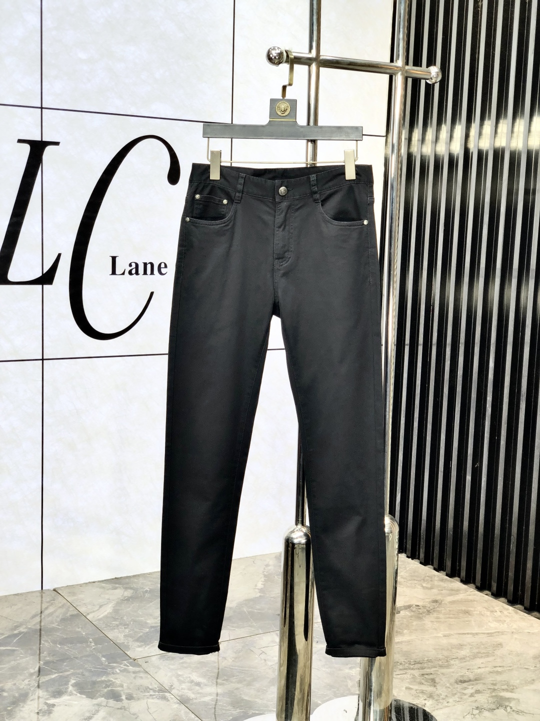 NO:143731,Burberry. The official counter is released simultaneously, 2025SS spring and summer new men's casual jeans, original single quality, custom-made original denim fabric for counter, logo pattern design, H pants original hardware and auxiliary materials decoration, three-dimensional and clear, realistic effect, m super trendy and personalized, fashionable and stylish upper body!  Trendy men's must-have items, 28-38, burberry, jeans, alexander wang19860909巴宝莉.官网专柜同步发售,2025SS春夏新品男士休闲牛仔裤,原单品质,专柜定制原版牛仔面料,logo图案设计,h裤身原版五金辅料装饰,立体清晰,效果逼真,m超级潮流个性,上身时尚有型！潮男必备单品 码数28-38,,burberry,jeans,alexander wang,Men's clothing