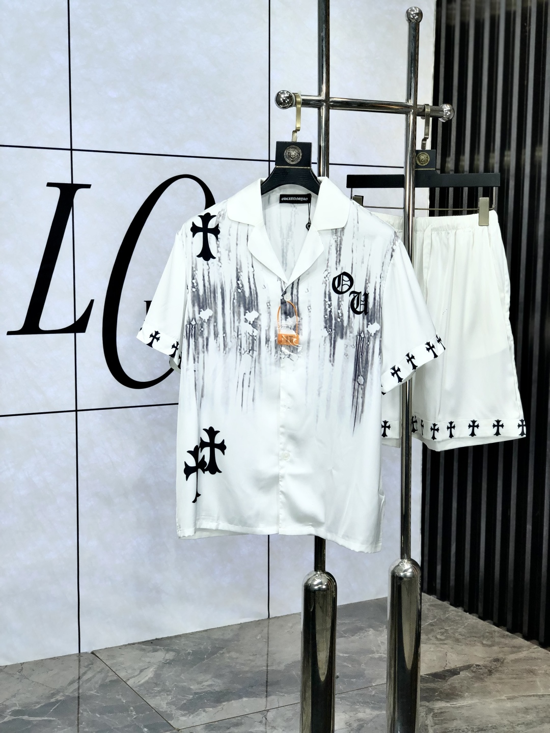 NO:456715,.Croxin. New style of battle gown pajamas. Heavy and luxurious top-notch products. High-end series pajamas set. It is made of imported ice silk material. Elegant and gorgeous. It has a tone and is very comfortable to wear. The upper body effect is very handsome. This style is mature and has a sense of youth and fashion. It has a great age span. It is very rigorous and exquisite. First-line OEM requirements!  You can buy it with confidence. Please report your height and weight by placing an order. M-xxxL.m wears 175/130 catties., chrome hearts, alexander wang19860909.克罗心.新款战袍睡衣.重磅级奢华尖货 高阶系列睡衣套装　 采用进口冰丝材质面料.高雅华丽 有腔调穿着非常舒适上身效果非常帅气　此款成熟又不乏年轻时尚之感 年龄跨度可穿性大　都非常严谨考究 一线代工要求！可以放心入手哦.5下单请报身高体重.M-xxxL.m穿175/130斤.,,chrome hearts,alexander wang,Men's clothing