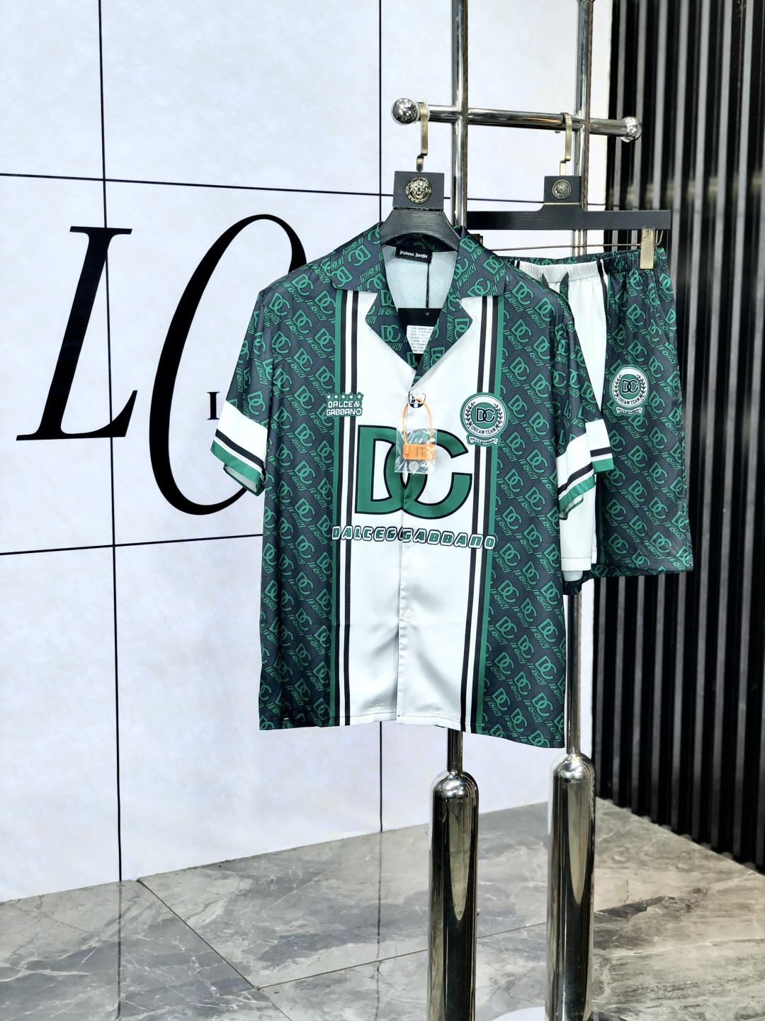 NO:456724,.D&G. New style of battle gown pajamas. Heavy-high-end luxury goods. High-end series pajamas set. It is made of imported ice silk material. Elegant and gorgeous. It has a tone and is very comfortable to wear. The upper body effect is very handsome. This style is mature and has a sense of youth and fashion. It has a great age span. It is very rigorous and exquisite. First-line OEM requirements!  You can buy it with confidence. Please report your height and weight by placing an order. M-xxxL.m wears 175/130 catties., Dolce & Gabbana, alexander wang19860909.D&G.新款战袍睡衣.重磅级奢华尖货 高阶系列睡衣套装　 采用进口冰丝材质面料.高雅华丽 有腔调穿着非常舒适上身效果非常帅气　此款成熟又不乏年轻时尚之感 年龄跨度可穿性大　都非常严谨考究 一线代工要求！可以放心入手哦.5下单请报身高体重.M-xxxL.m穿175/130斤.,,Dolce&Gabbana,alexander wang,Men's clothing