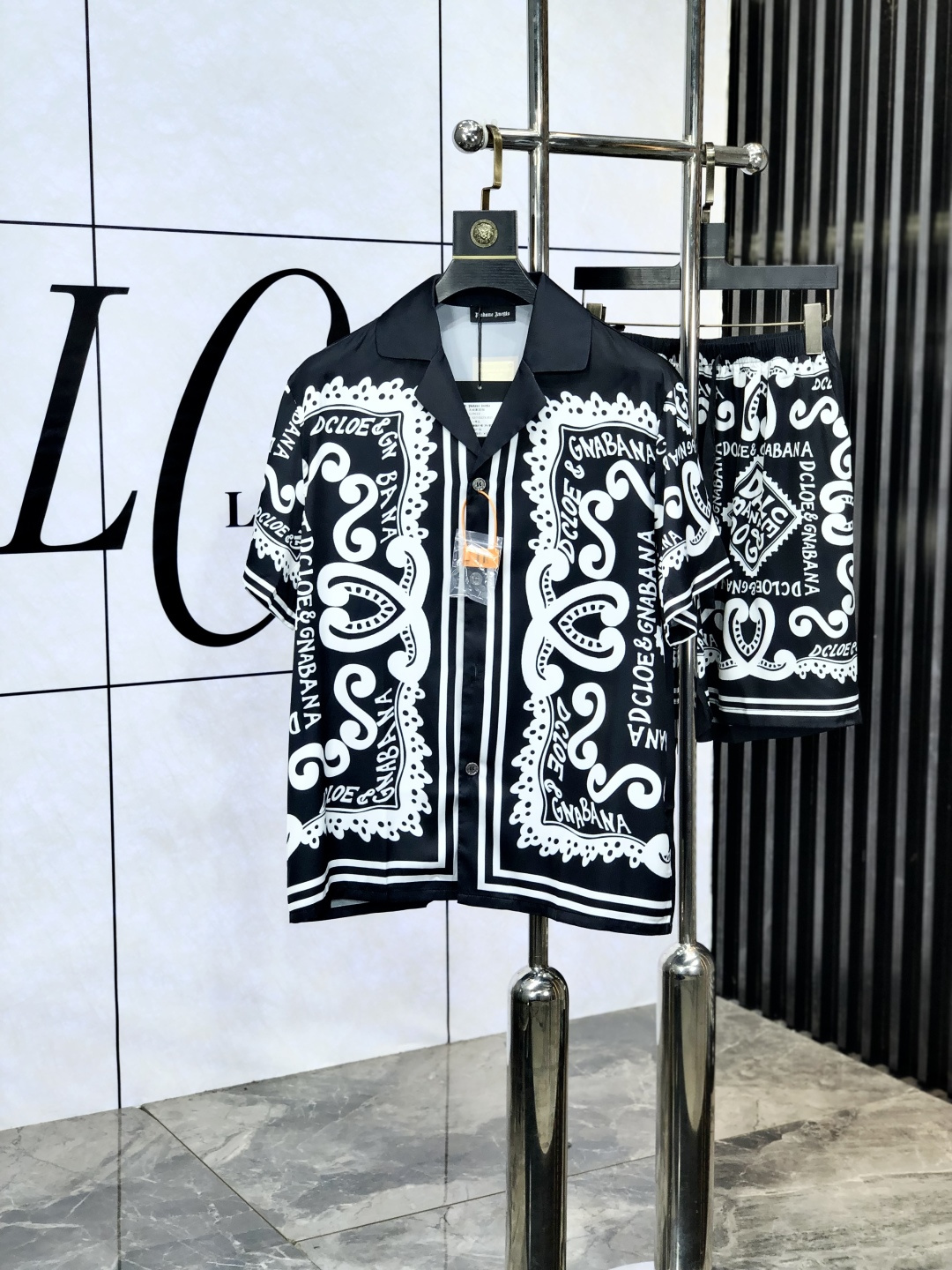 NO:456731,.D&G. New style of battle gown pajamas. Heavy-high-end luxury goods. High-end series pajamas set. It is made of imported ice silk material. Elegant and gorgeous. It has a tone and is very comfortable to wear. The upper body effect is very handsome. This style is mature and has a sense of youth and fashion. It has a great age span. It is very rigorous and exquisite. First-line OEM requirements!  You can buy it with confidence. Please report your height and weight by placing an order. M-xxxL.m wears 175/130 catties., Dolce & Gabbana, alexander wang19860909.D&G.新款战袍睡衣.重磅级奢华尖货 高阶系列睡衣套装　 采用进口冰丝材质面料.高雅华丽 有腔调穿着非常舒适上身效果非常帅气　此款成熟又不乏年轻时尚之感 年龄跨度可穿性大　都非常严谨考究 一线代工要求！可以放心入手哦.5下单请报身高体重.M-xxxL.m穿175/130斤.,,Dolce&Gabbana,alexander wang,Men's clothing