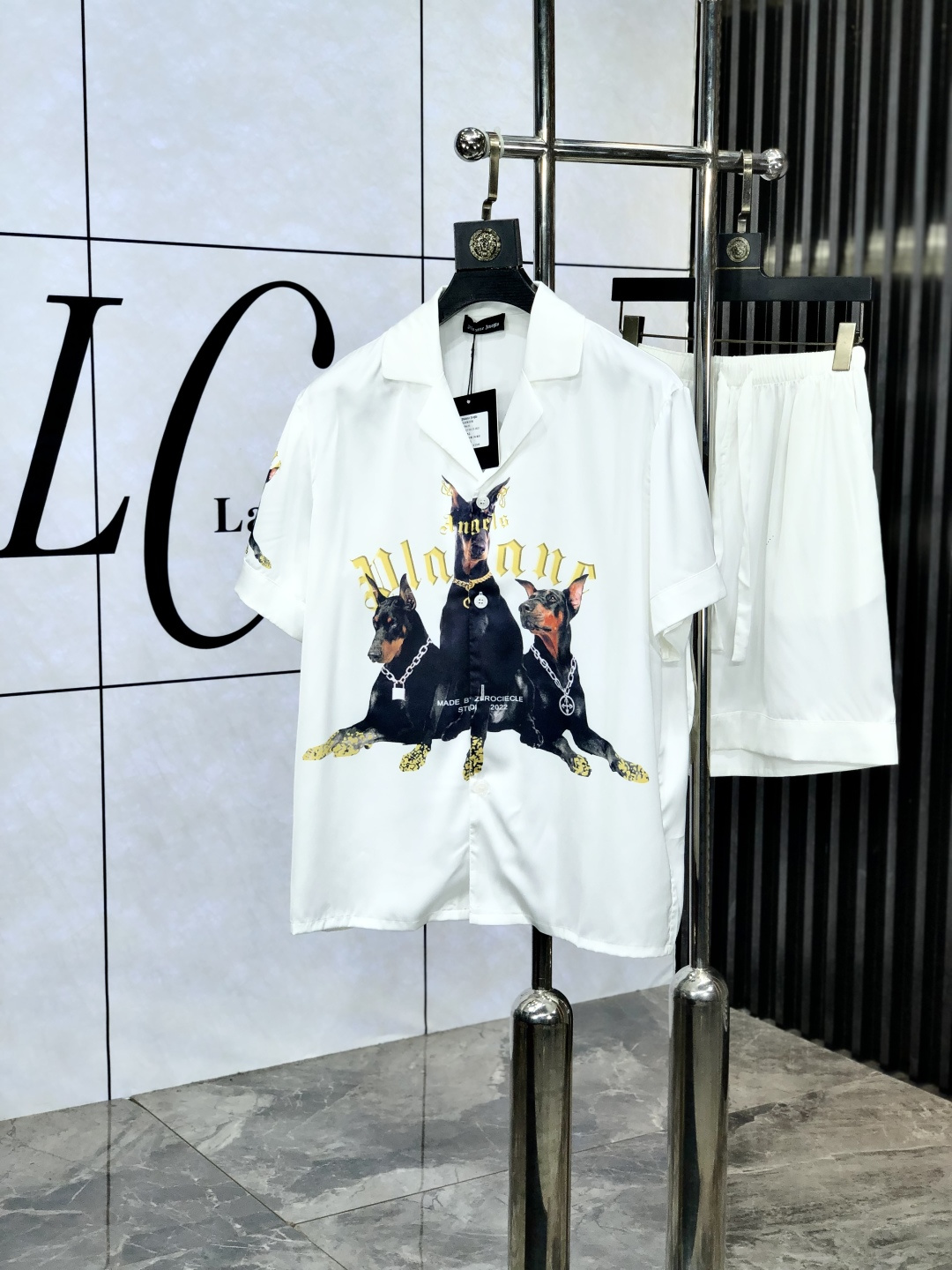 NO:148148,.Croxin. New style of battle gown pajamas. Heavy and luxurious top-notch products. High-end series pajamas set. It is made of imported ice silk material. Elegant and gorgeous. It has a tone and is very comfortable to wear. The upper body effect is very handsome. This style is mature and has a sense of youth and fashion. It has a great age span. It is very rigorous and exquisite. First-line OEM requirements!  You can buy it with confidence. Please report your height and weight by placing an order. M-xxxL.m wears 175/130 catties., chrome hearts, alexander wang19860909.克罗心.新款战袍睡衣.重磅级奢华尖货 高阶系列睡衣套装　 采用进口冰丝材质面料.高雅华丽 有腔调穿着非常舒适上身效果非常帅气　此款成熟又不乏年轻时尚之感 年龄跨度可穿性大　都非常严谨考究 一线代工要求！可以放心入手哦.5下单请报身高体重.M-xxxL.m穿175/130斤.,,chrome hearts,alexander wang,Men's clothing