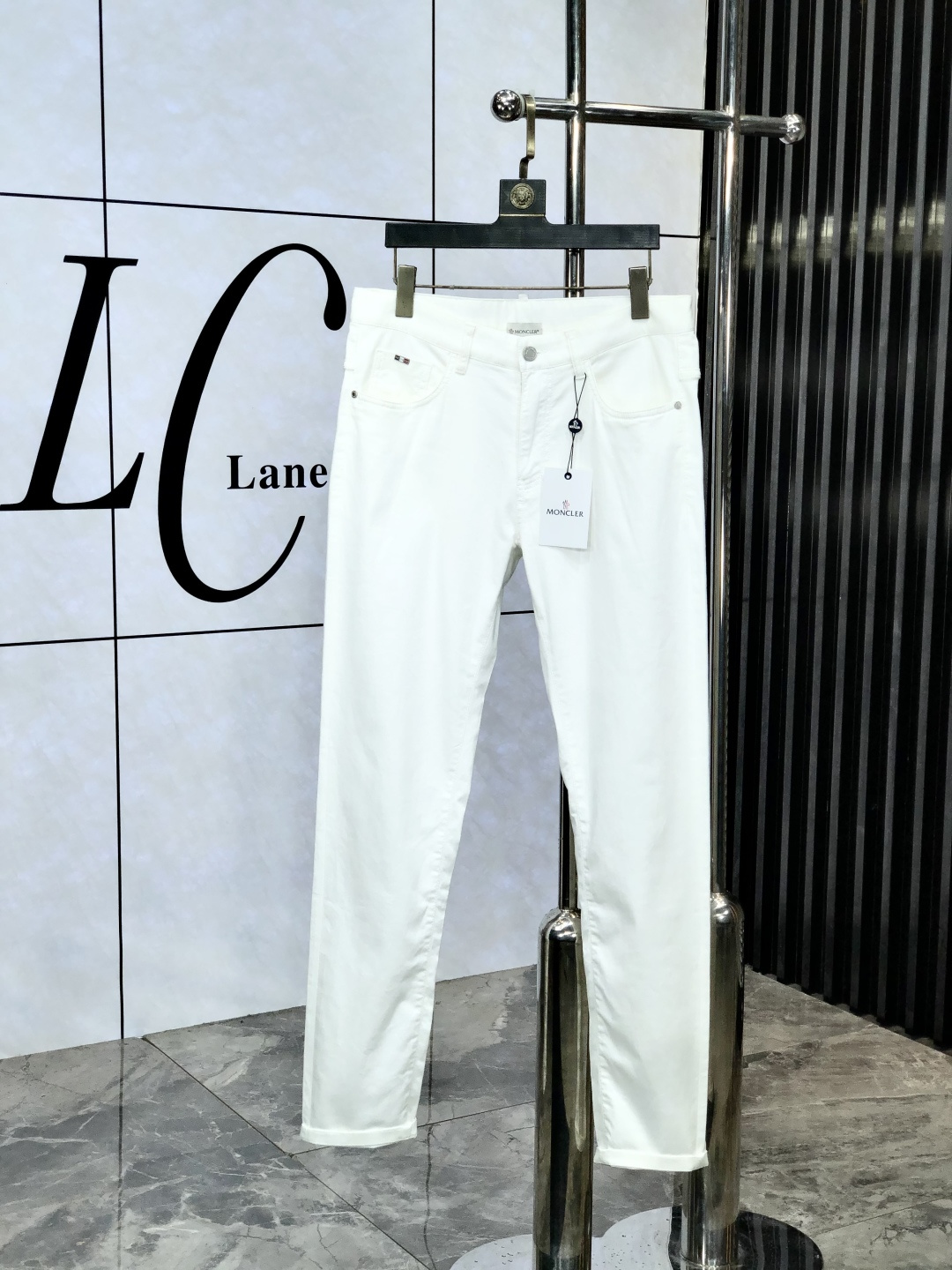 NO:148167,The official counter on the official website is released simultaneously, 2025SS spring and summer new men's casual jeans, original single quality, custom-made original denim fabric for counter, logo pattern design, original hardware and accessories for b trousers body, three-dimensional and clear, realistic effect, c super trendy personality, fashionable and stylish upper body!  Must-have items for trendy men, 28-38, Moncler, jeans, alexander wang19860909蒙口.官网专柜同步发售,2025SS春夏新品男士休闲牛仔裤,原单品质,专柜定制原版牛仔面料,logo图案设计,b裤身原版五金辅料装饰,立体清晰,效果逼真,c超级潮流个性,上身时尚有型！潮男必备单品 码数28-38,,Moncler,jeans,alexander wang,Men's clothing