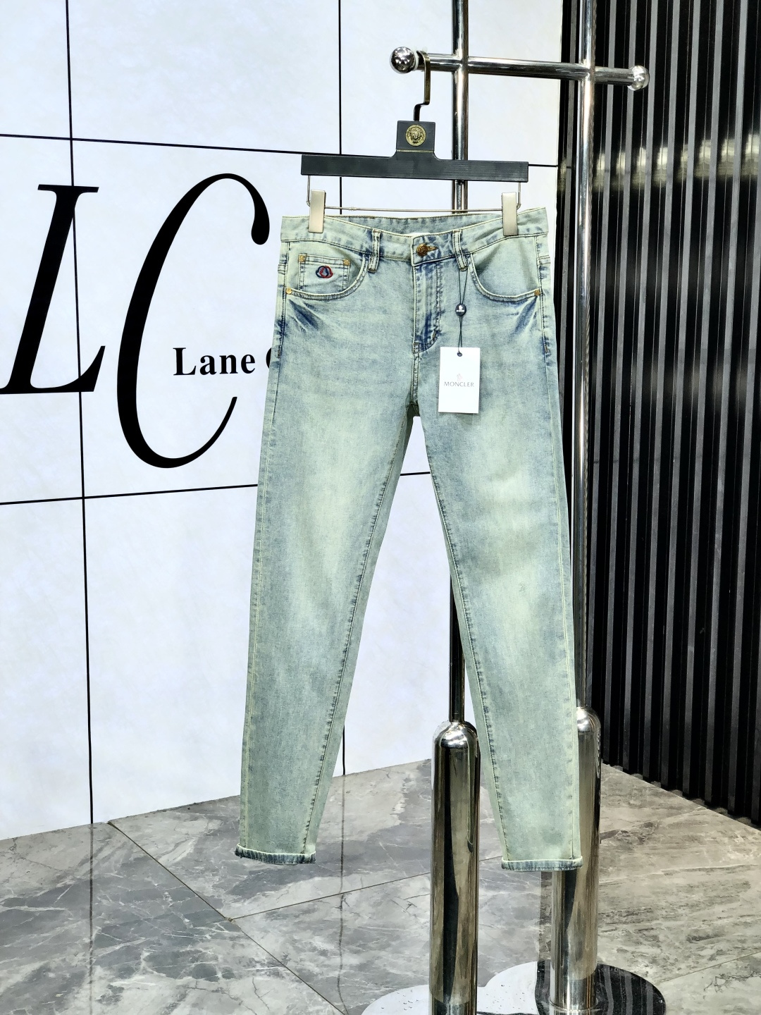 NO:148185,The official counter on the official website is released simultaneously, 2025SS spring and summer new men's casual jeans, original single quality, custom-made original denim fabric for counter, logo pattern design, original hardware and accessories for b trousers body, three-dimensional and clear, realistic effect, c super trendy personality, fashionable and stylish upper body!  Must-have items for trendy men, 28-38, Moncler, jeans, alexander wang19860909蒙口.官网专柜同步发售,2025SS春夏新品男士休闲牛仔裤,原单品质,专柜定制原版牛仔面料,logo图案设计,b裤身原版五金辅料装饰,立体清晰,效果逼真,c超级潮流个性,上身时尚有型！潮男必备单品 码数28-38,,Moncler,jeans,alexander wang,Men's clothing