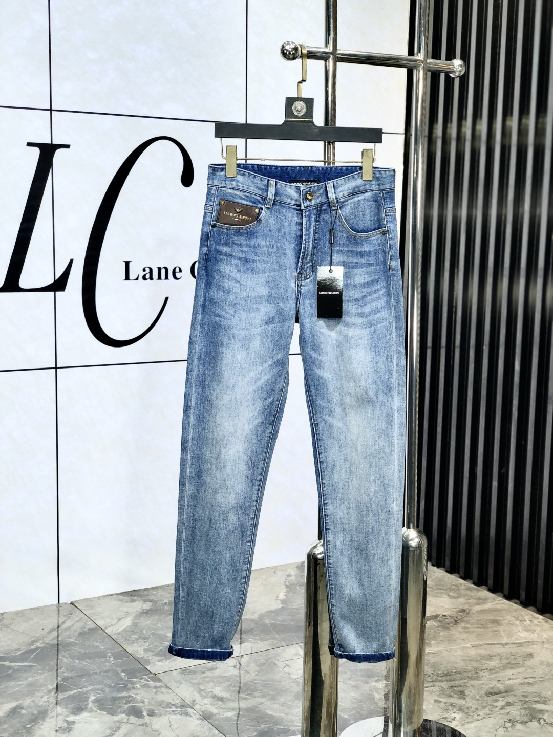 NO:151956,Armani. The official counter on the official website is released simultaneously, 2025SS spring and summer new men's casual jeans, original single quality, customized original denim fabric for counter, logo pattern design, original hardware and accessories for b trousers, three-dimensional and clear, realistic effect, c super trendy personality, fashionable and stylish upper body!  Trendy men's must-have items, number 28-38,,armani,jeans,alexander wang19860909阿玛尼.官网专柜同步发售,2025SS春夏新品男士休闲牛仔裤,原单品质,专柜定制原版牛仔面料,logo图案设计,b裤身原版五金辅料装饰,立体清晰,效果逼真,c超级潮流个性,上身时尚有型！潮男必备单品 码数28-38,,armani,jeans,alexander wang,Men's clothing