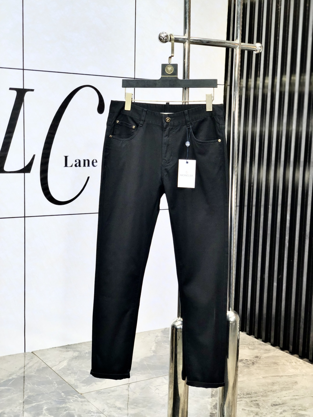 NO:151966,The official counter on the official website is released simultaneously, 2025SS spring and summer new men's casual jeans, original single quality, custom-made original denim fabric for counter, logo pattern design, original hardware and accessories for b trousers body, three-dimensional and clear, realistic effect, c super trendy personality, fashionable and stylish upper body!  Must-have items for trendy men, 28-38, Moncler, jeans, alexander wang19860909蒙口.官网专柜同步发售,2025SS春夏新品男士休闲牛仔裤,原单品质,专柜定制原版牛仔面料,logo图案设计,b裤身原版五金辅料装饰,立体清晰,效果逼真,c超级潮流个性,上身时尚有型！潮男必备单品 码数28-38,,Moncler,jeans,alexander wang,Men's clothing