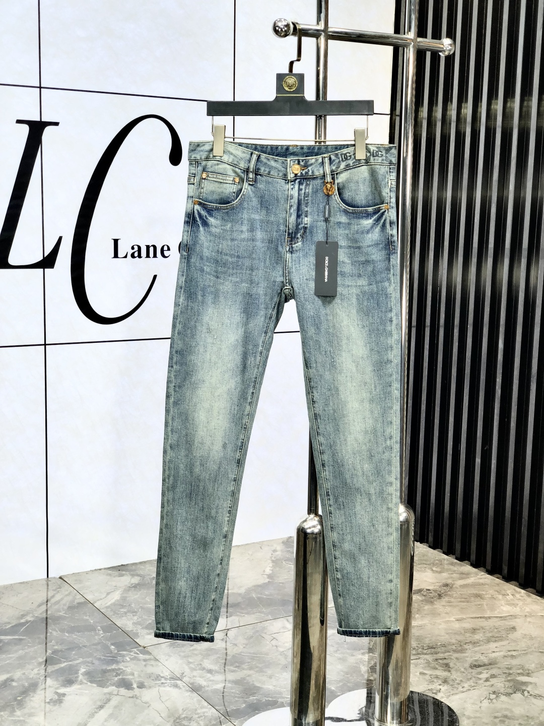 NO:151972,D&G.'s official counter is released simultaneously, 2025SS spring and summer new products for men's casual jeans, original single quality, custom-made original denim fabric for counter, logo pattern design, original hardware and accessories for b trousers, three-dimensional and clear, realistic effect, c super trendy personality, fashionable and stylish upper body!  Trendy men's must-have items, 28-38, Dolce & Gabbana, jeans, alexander wang19860909D&G.官网专柜同步发售,2025SS春夏新品男士休闲牛仔裤,原单品质,专柜定制原版牛仔面料,logo图案设计,b裤身原版五金辅料装饰,立体清晰,效果逼真,c超级潮流个性,上身时尚有型！潮男必备单品 码数28-38,,Dolce&Gabbana,jeans,alexander wang,Men's clothing