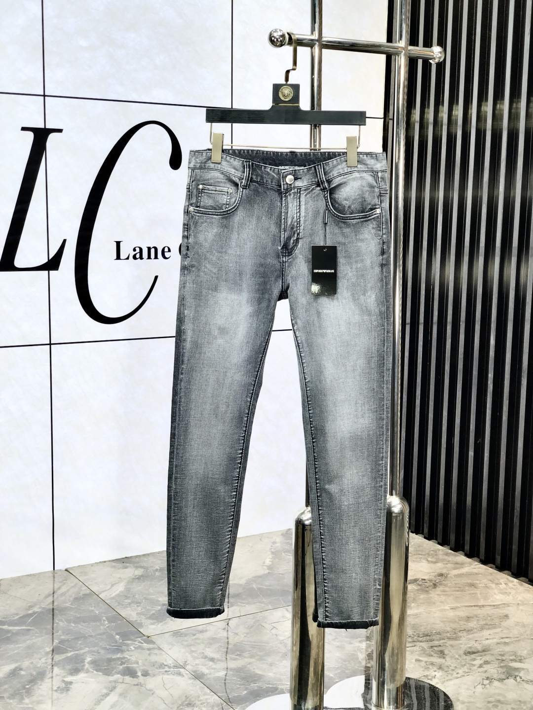 NO:151981,Armani. The official counter on the official website is released simultaneously, 2025SS spring and summer new men's casual jeans, original single quality, customized original denim fabric for counter, logo pattern design, original hardware and accessories for b trousers, three-dimensional and clear, realistic effect, c super trendy personality, fashionable and stylish upper body!  Trendy men's must-have items, number 28-38,,armani,jeans,alexander wang19860909阿玛尼.官网专柜同步发售,2025SS春夏新品男士休闲牛仔裤,原单品质,专柜定制原版牛仔面料,logo图案设计,b裤身原版五金辅料装饰,立体清晰,效果逼真,c超级潮流个性,上身时尚有型！潮男必备单品 码数28-38,,armani,jeans,alexander wang,Men's clothing