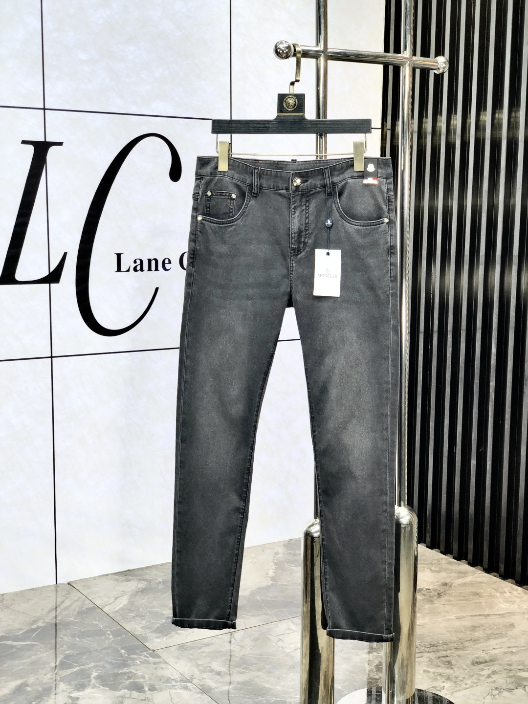 NO:152015,The official counter on the official website is released simultaneously, 2025SS spring and summer new men's casual jeans, original single quality, custom-made original denim fabric for counter, logo pattern design, original hardware and accessories for b trousers body, three-dimensional and clear, realistic effect, c super trendy personality, fashionable and stylish upper body!  Must-have items for trendy men, 28-38, Moncler, jeans, alexander wang19860909蒙口.官网专柜同步发售,2025SS春夏新品男士休闲牛仔裤,原单品质,专柜定制原版牛仔面料,logo图案设计,b裤身原版五金辅料装饰,立体清晰,效果逼真,c超级潮流个性,上身时尚有型！潮男必备单品 码数28-38,,Moncler,jeans,alexander wang,Men's clothing