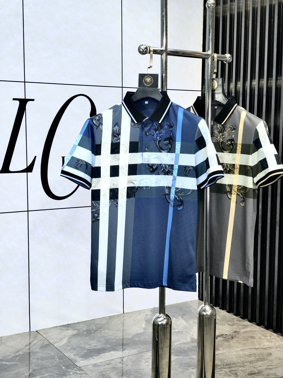 NO:154735,.Burberry. 2025 spring and summer new polo collar short-sleeved series. Selected top-grade mercerized bead floor cotton fabric, 3D digital craftsmanship. Complete three standards!  Fashionable brand elements logo design, y upper body style is superb, m fabric is delicate, comfortable and breathable, and it is super good-looking and stylish men's must-have style!  Size M-3XL.m wear 175/130, burberry, T-shirt, alexander wang19860909.巴宝莉.2025春夏新款polo领短袖系列.精选顶级丝光珠地棉面料,3d数码工艺.三标齐全！时尚大牌元素logo工艺设计,y上身版型超赞,m面料细腻舒适透气,随意搭配都超级好看时尚型男必备款哦！尺码M-3XL.m穿175/130,,burberry,T-shirt,alexander wang,Men's clothing