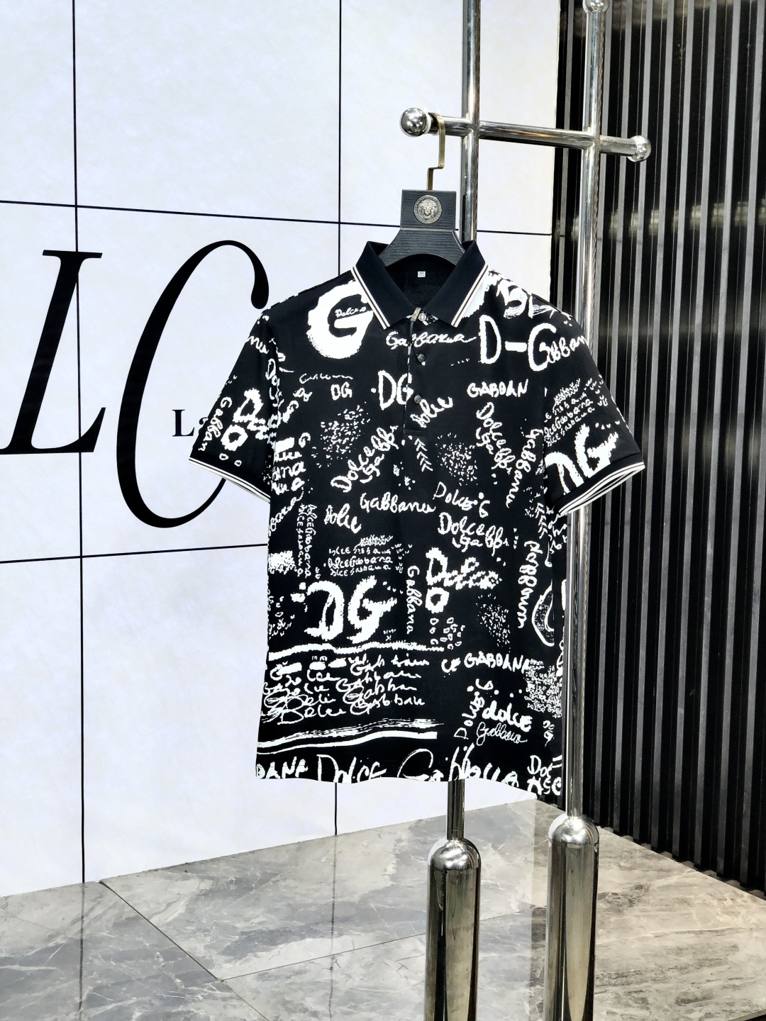 NO:154745,.D&G 2025 spring and summer new polo collar short-sleeved series. Selected top-grade mercerized bead floor cotton fabric, 3D digital craftsmanship. Complete three standards!  Fashionable brand elements logo design, y upper body style is superb, m fabric is delicate, comfortable and breathable, and it is super good-looking and stylish men's must-have style!  Size M-3XL.m wear 175/130, Dolce & Gabbana, T-shirt, alexander wang19860909.D&G 2025春夏新款polo领短袖系列.精选顶级丝光珠地棉面料,3d数码工艺.三标齐全！时尚大牌元素logo工艺设计,y上身版型超赞,m面料细腻舒适透气,随意搭配都超级好看时尚型男必备款哦！尺码M-3XL.m穿175/130,,Dolce&Gabbana,T-shirt,alexander wang,Men's clothing