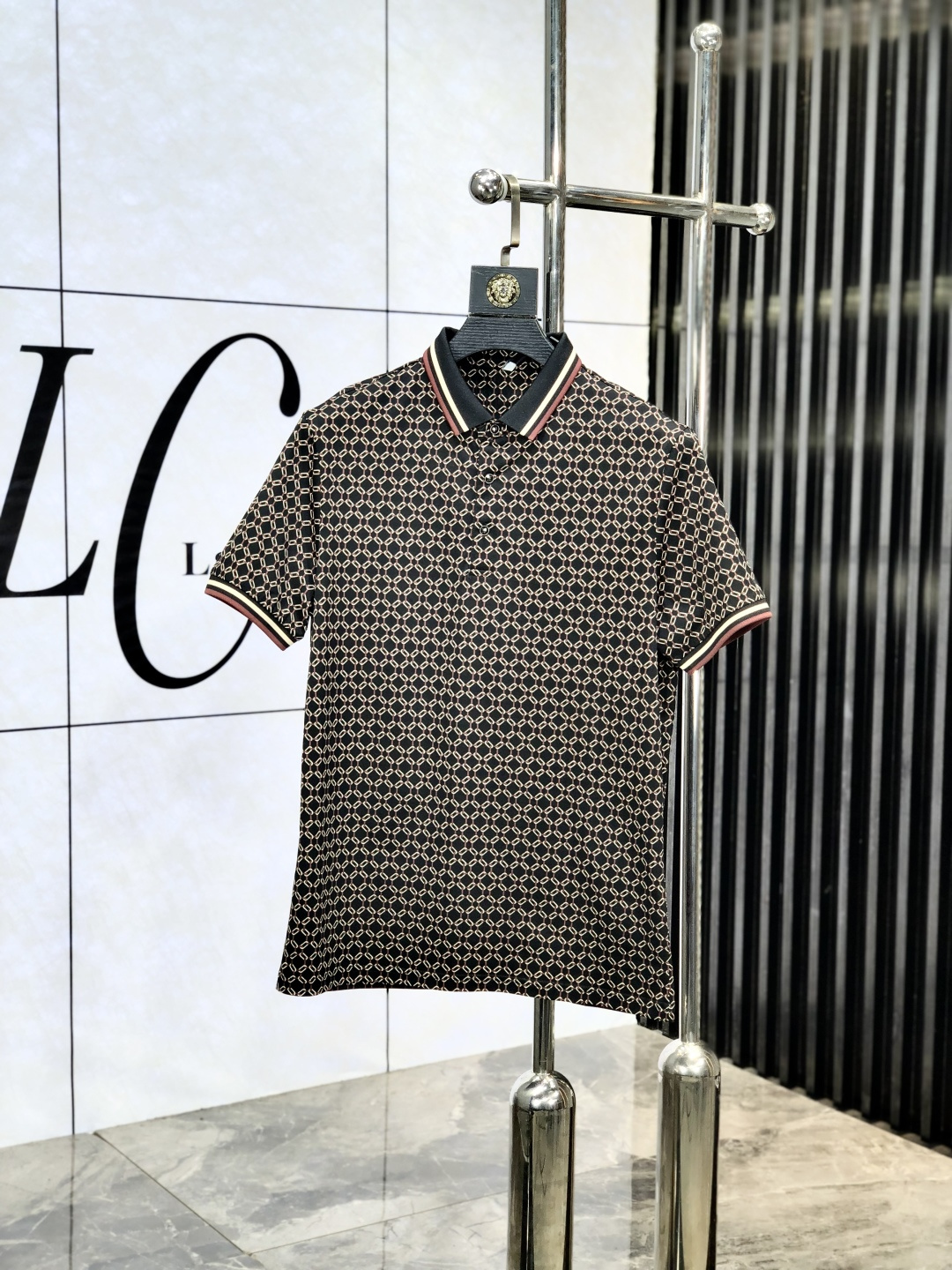 NO:154737,.Hermes. 2025 spring and summer new polo collar short-sleeved series. Selected top-grade mercerized bead floor cotton fabric, 3D digital craftsmanship. Complete three standards!  Fashionable brand elements logo design, y upper body style is superb, m fabric is delicate, comfortable and breathable, and it is super good-looking and stylish men's must-have style!  Size M-3XL.m wear 175/130, hermes, T-shirt, alexander wang19860909.爱马仕.2025春夏新款polo领短袖系列.精选顶级丝光珠地棉面料,3d数码工艺.三标齐全！时尚大牌元素logo工艺设计,y上身版型超赞,m面料细腻舒适透气,随意搭配都超级好看时尚型男必备款哦！尺码M-3XL.m穿175/130,,hermes,T-shirt,alexander wang,Men's clothing