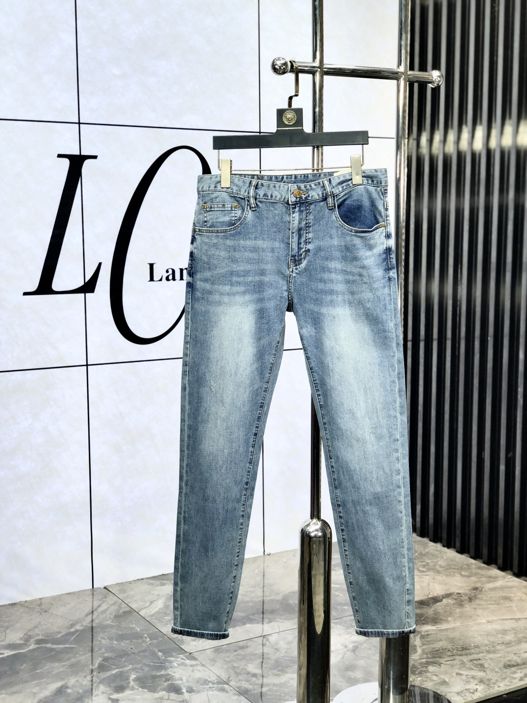 NO:440587,Gucci.'s official counter is released simultaneously, 2025SS spring and summer new men's casual jeans, original single quality, custom-made original denim fabric for counter, logo pattern design, original hardware and accessories for b trousers, three-dimensional and clear, realistic effect, c super trendy personality, fashionable and stylish upper body!  Trendy men's must-have items, 28-38, gucci, jeans, alexander wang19860909Gucci.官网专柜同步发售,2025SS春夏新品男士休闲牛仔裤,原单品质,专柜定制原版牛仔面料,logo图案设计,b裤身原版五金辅料装饰,立体清晰,效果逼真,c超级潮流个性,上身时尚有型！潮男必备单品 码数28-38,,gucci,jeans,alexander wang,Men's clothing