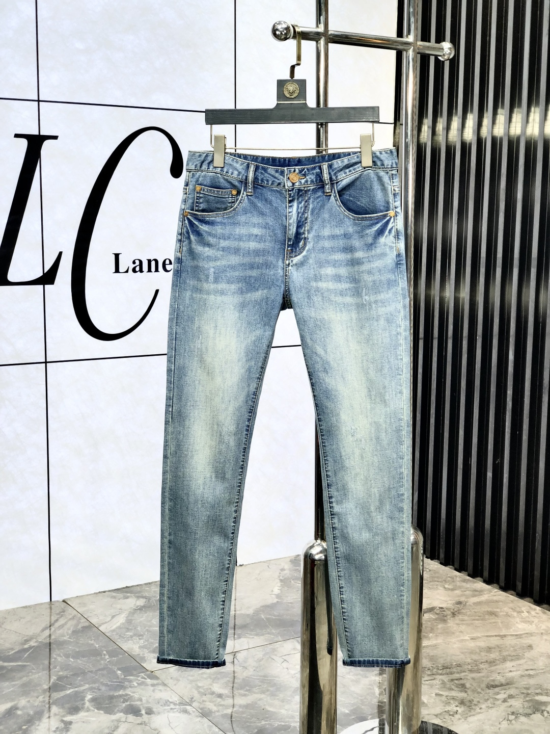 NO:160699,Gucci.'s official counter is released simultaneously, 2025SS spring and summer new men's casual jeans, original single quality, custom-made original denim fabric for counter, logo pattern design, original hardware and accessories for b trousers, three-dimensional and clear, realistic effect, c super trendy personality, fashionable and stylish upper body!  Trendy men's must-have items, 28-38, gucci, jeans, alexander wang19860909Gucci.官网专柜同步发售,2025SS春夏新品男士休闲牛仔裤,原单品质,专柜定制原版牛仔面料,logo图案设计,b裤身原版五金辅料装饰,立体清晰,效果逼真,c超级潮流个性,上身时尚有型！潮男必备单品 码数28-38,,gucci,jeans,alexander wang,Men's clothing
