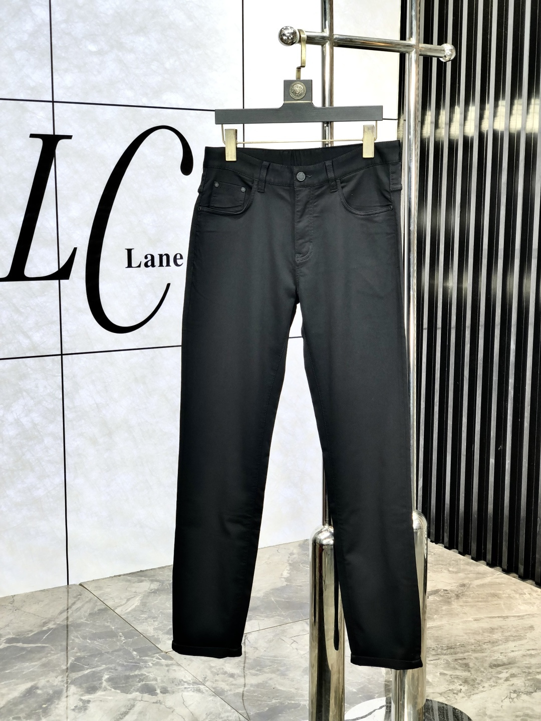 NO:160707,Valentino's official counter is available simultaneously, 2025SS spring and summer new men's casual jeans, original single quality, custom-made original denim fabric for counter, logo pattern design, original hardware and accessories for b trousers body, three-dimensional and clear, realistic effect, c super trendy personality, fashionable and stylish upper body!  Must-have items for trendy men, 28-38, valentino, jeans, alexander wang19860909华伦天奴 官网专柜同步发售,2025SS春夏新品男士休闲牛仔裤,原单品质,专柜定制原版牛仔面料,logo图案设计,b裤身原版五金辅料装饰,立体清晰,效果逼真,c超级潮流个性,上身时尚有型！潮男必备单品 码数28-38,,valentino,jeans,alexander wang,Men's clothing