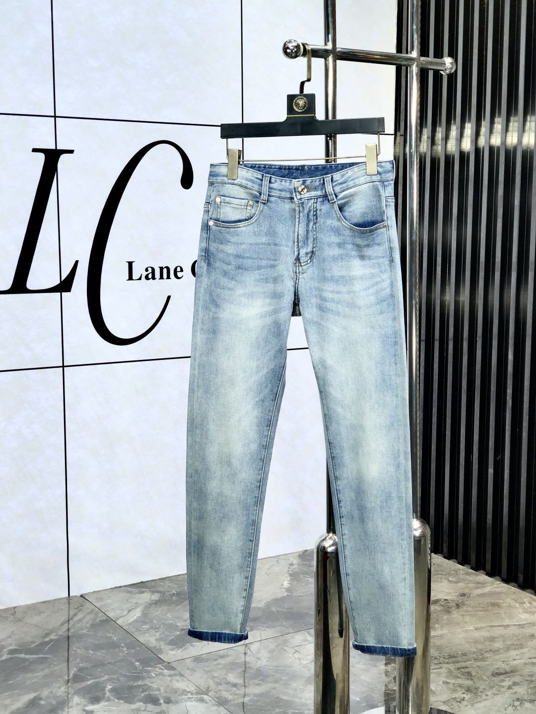 NO:160710,Burberry. The official counter is released simultaneously, 2025SS spring and summer new men's casual jeans, original single quality, custom-made original denim fabric for counter, logo pattern design, original hardware and accessories for b trousers, three-dimensional and clear, realistic effect, c super trendy personality, fashionable and stylish upper body!  Trendy men's must-have items, 28-38, burberry, jeans, alexander wang19860909巴宝莉 .官网专柜同步发售,2025SS春夏新品男士休闲牛仔裤,原单品质,专柜定制原版牛仔面料,logo图案设计,b裤身原版五金辅料装饰,立体清晰,效果逼真,c超级潮流个性,上身时尚有型！潮男必备单品 码数28-38,,burberry,jeans,alexander wang,Men's clothing