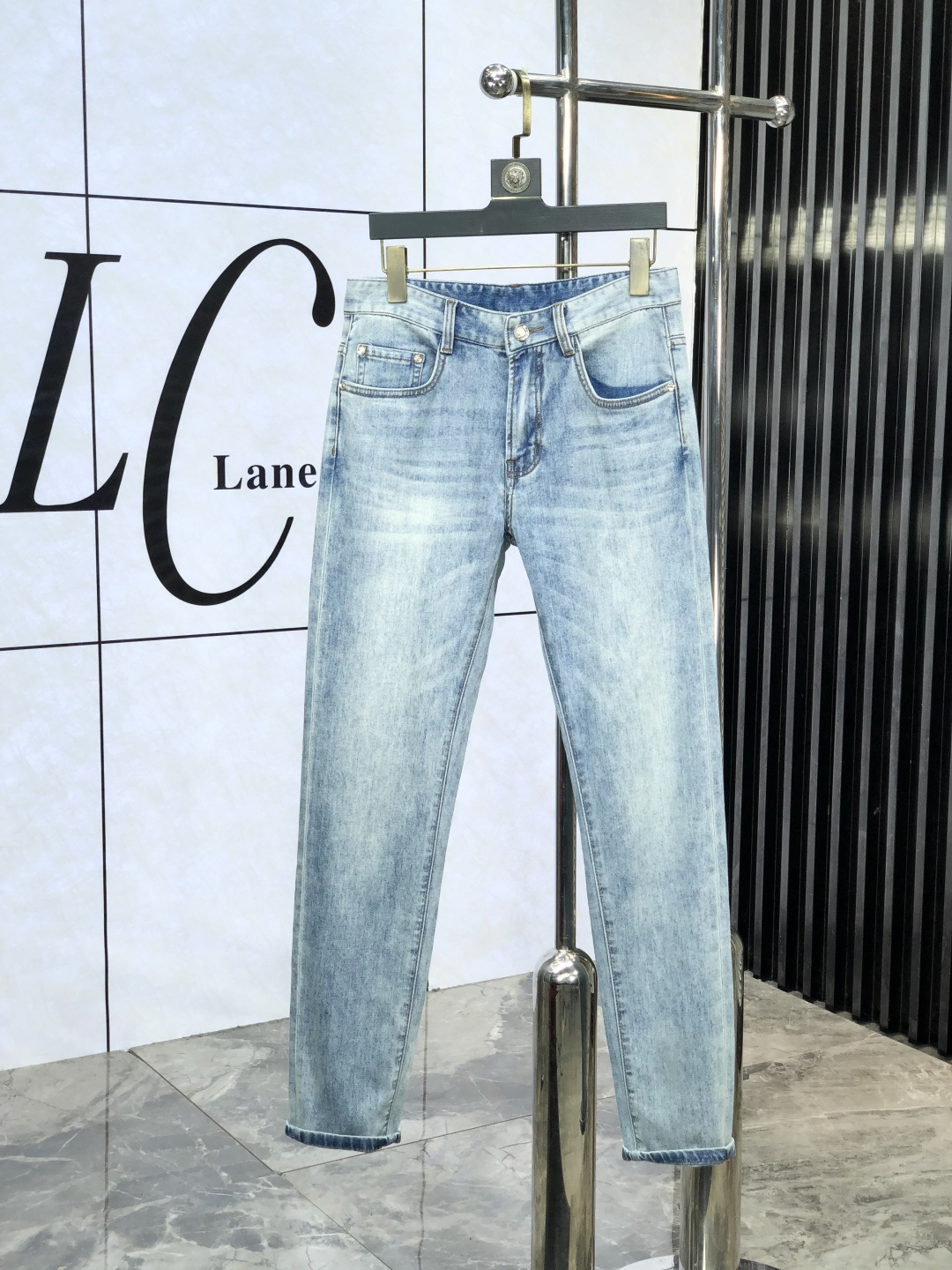 NO:160709,The official counter on the official website is released simultaneously, 2025SS spring and summer new men's casual jeans, original single quality, custom-made original denim fabric for counter, logo pattern design, original hardware and accessories for b trousers body, three-dimensional and clear, realistic effect, c super trendy personality, fashionable and stylish upper body!  Must-have items for trendy men, 28-38, Moncler, jeans, alexander wang19860909蒙口.官网专柜同步发售,2025SS春夏新品男士休闲牛仔裤,原单品质,专柜定制原版牛仔面料,logo图案设计,b裤身原版五金辅料装饰,立体清晰,效果逼真,c超级潮流个性,上身时尚有型！潮男必备单品 码数28-38,,Moncler,jeans,alexander wang,Men's clothing