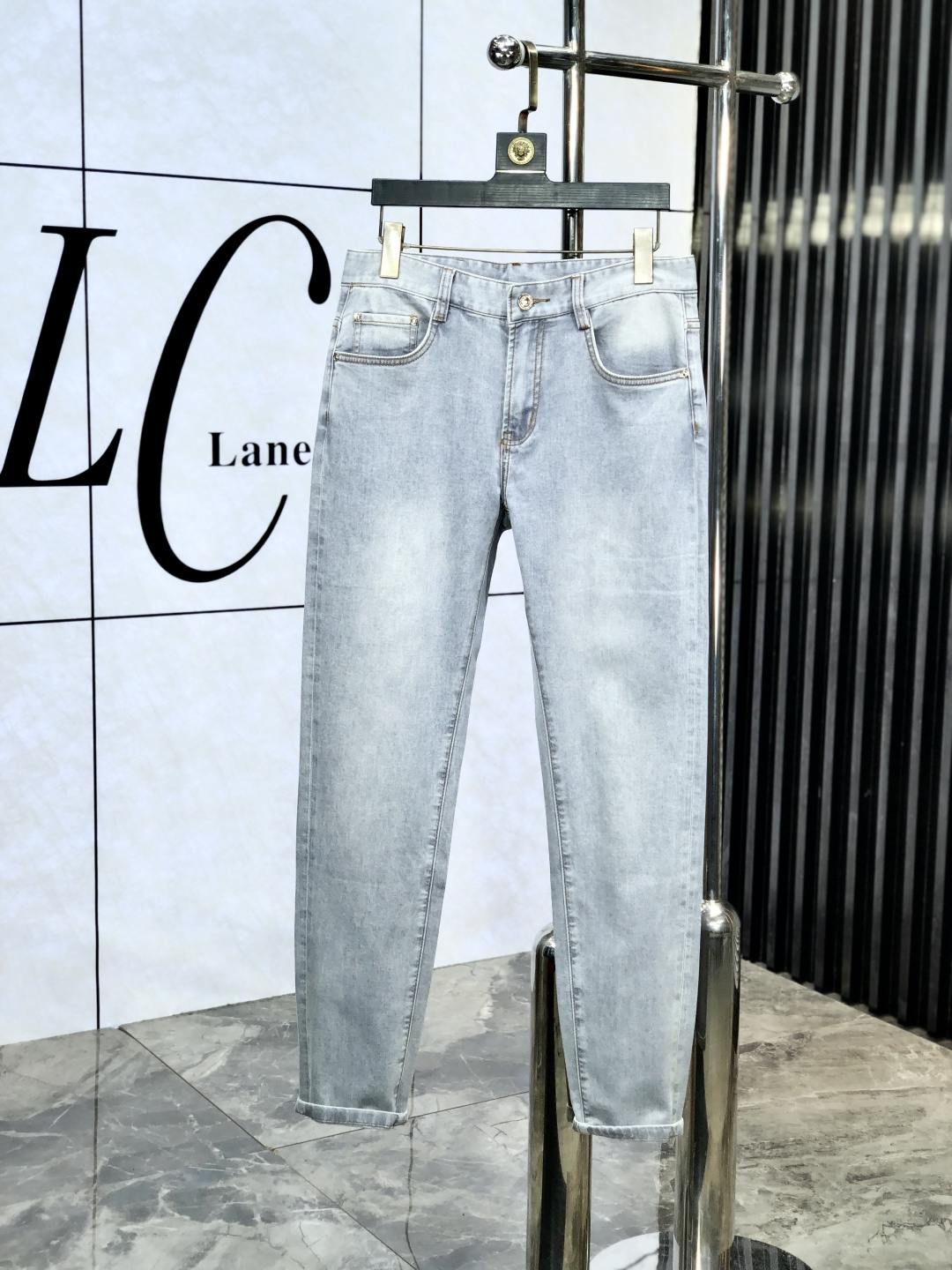 NO:160712,Dior.'s official counter is released simultaneously, 2025SS spring and summer new men's casual jeans, original single quality, custom-made original denim fabric for counter, logo pattern design, original hardware and accessories for b trousers, three-dimensional and clear, realistic effect, c super trendy personality, fashionable and stylish upper body!  Trendy men's must-have items 28-38, Dior, Jeans, Alexander wang19860909Dior.官网专柜同步发售,2025SS春夏新品男士休闲牛仔裤,原单品质,专柜定制原版牛仔面料,logo图案设计,b裤身原版五金辅料装饰,立体清晰,效果逼真,c超级潮流个性,上身时尚有型！潮男必备单品 码数28-38,,dior,jeans,alexander wang,Men's clothing