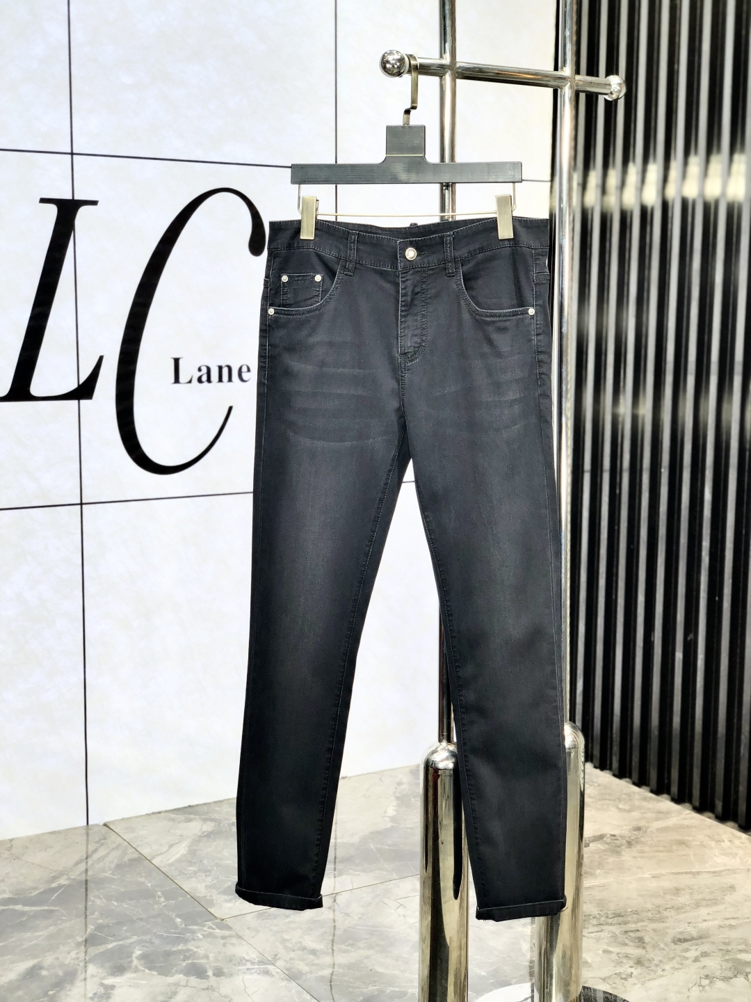NO:160714,Lv. Official website counters are released simultaneously, 2025SS spring and summer new men's casual jeans, original single quality, custom-made original denim fabrics for counters, logo pattern design, original hardware and accessories for b trousers, three-dimensional and clear, realistic effect, c super trendy and personalized, fashionable and stylish upper body!  Trendy men's must-have items 28-38, louis vuitton, jeans, alexander wang19860909Lv.官网专柜同步发售,2025SS春夏新品男士休闲牛仔裤,原单品质,专柜定制原版牛仔面料,logo图案设计,b裤身原版五金辅料装饰,立体清晰,效果逼真,c超级潮流个性,上身时尚有型！潮男必备单品 码数28-38,,louis vuitton,jeans,alexander wang,Men's clothing