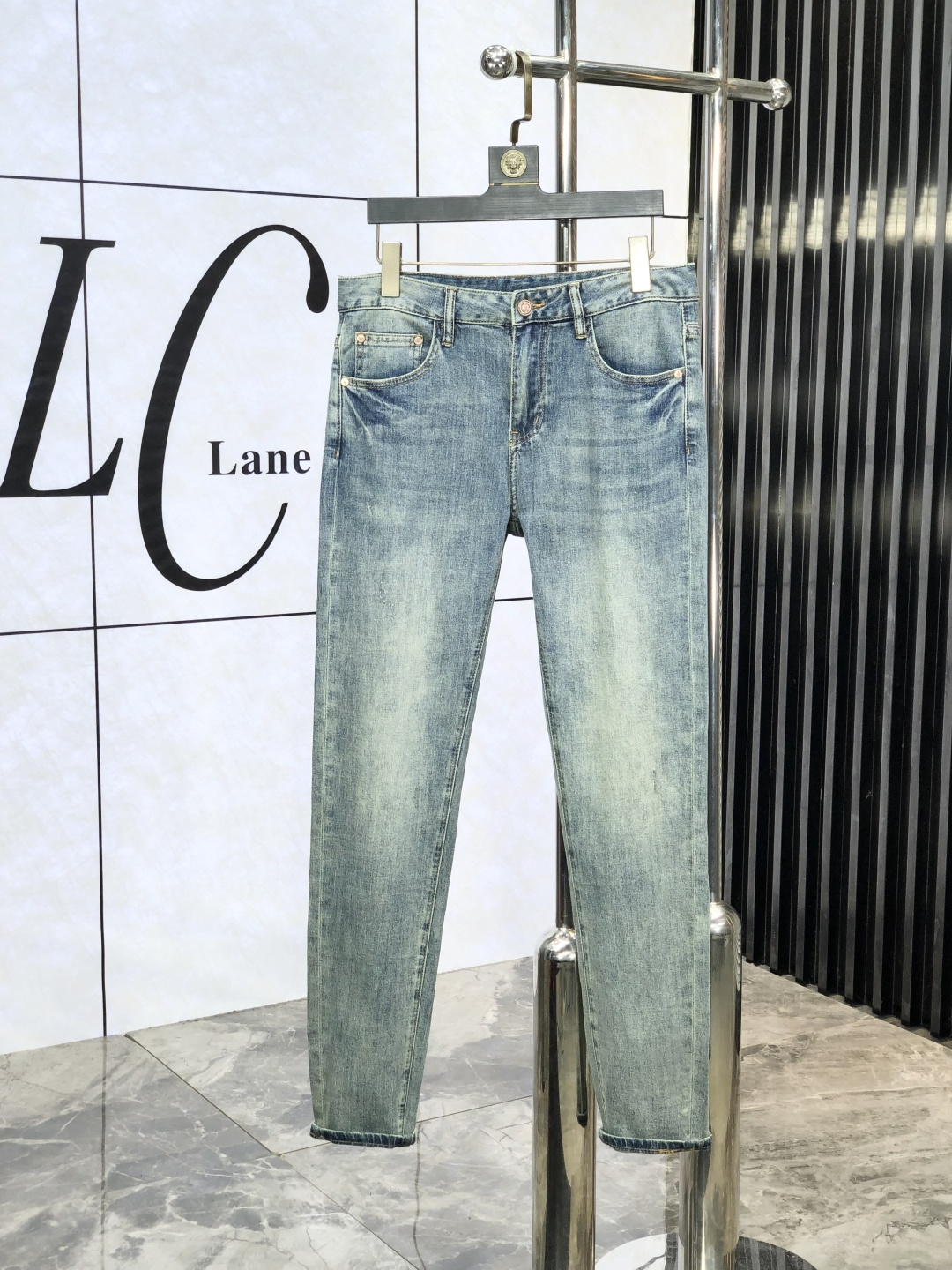 NO:160727,Armani. The official counter on the official website is released simultaneously, 2025SS spring and summer new men's casual jeans, original single quality, customized original denim fabric for counter, logo pattern design, original hardware and accessories for b trousers, three-dimensional and clear, realistic effect, c super trendy personality, fashionable and stylish upper body!  Trendy men's must-have items, number 28-38,,armani,jeans,alexander wang19860909阿玛尼.官网专柜同步发售,2025SS春夏新品男士休闲牛仔裤,原单品质,专柜定制原版牛仔面料,logo图案设计,b裤身原版五金辅料装饰,立体清晰,效果逼真,c超级潮流个性,上身时尚有型！潮男必备单品 码数28-38,,armani,jeans,alexander wang,Men's clothing