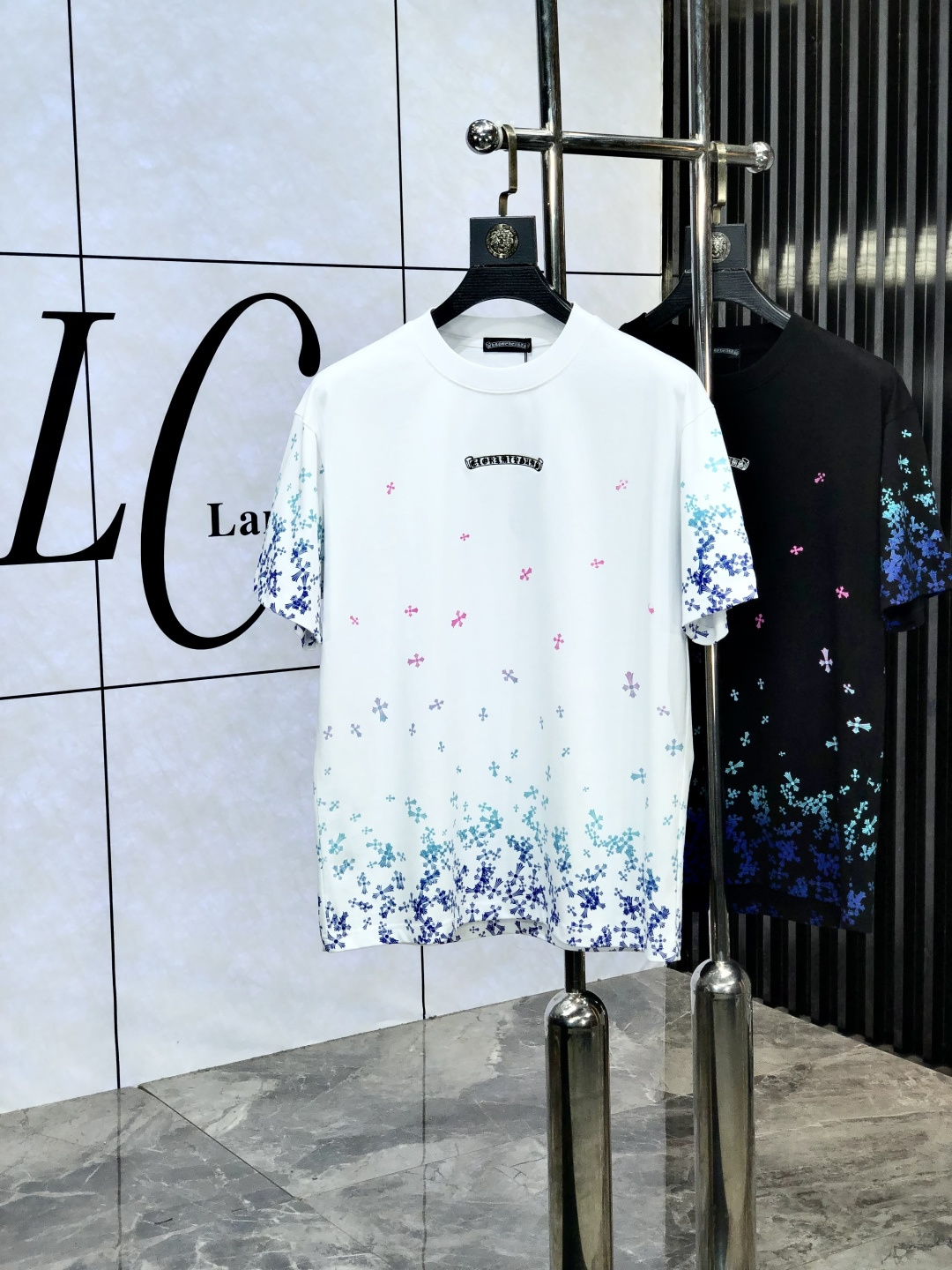 NO:160716,.Croxin .2025 spring and summer new style letter logo round neck short-sleeved T-shirt, spring and summer casual outfit is essential, original pure cotton fabric. It is completely reflected in the high-end aesthetic workmanship, the workmanship is more exquisite and atmospheric, z three-dimensional, very amazing, the fabric is soft and skin-friendly, and the upper body is a bit lazy and high-end feel. This wash T-T-T-T-T-T-T-T-T-T-T-T-T-T-T-T-T-T-T-T-T-T-T-T-T-T-T-T-T-T-T-T-T-T-T-T-T-T-T-T-T-T-T-T-T-T-T-T-T-T-T-T-T-T-T-T-T-T-T-T-T-T-T-T-T-T-T-T-T-T-T-T-T-T-T-T-T-T-T-T-T-T-T-T-T-T-T-T-T-T-T-T-T-T-T-T-T-T-T-T-T-T-T-T-T-T-T-T-T-T-T-T-T-T-T-T-T-T-T-T-T-T-T-T-T-T-T-T-T-T-T-T-T-T-T-T-T-T-T-T-T-T-T-T-T-T-T-T-T-T-T-T-T-T-T-T-T-T-T-T-T-T-T-T-T-T-T-T-T-T-T-T-T-T-T-T-T-T-T-T-T-T-T-T-T-T-T-T-T-T-T-T-T-T-T-T-T-T-T-T-T-T19860909.克罗心 .2025春夏新款 字母logo圆领短袖t恤,春夏休闲穿搭必不可少,原版纯棉面料.完完全全体现在高级审美的做工上,做工更是精致大气,z立体感超强,非常惊艳,面料柔软亲肤,上身一丝丝慵懒又高级的feel,这款水洗t绝对是今年绝对的基础款之王,男女同款搭配穿出奢侈品高订的感觉.码数S-xxL.s穿175/130,,chrome hearts,T-shirt,tees，t-shirt,alexander wang,Men's clothing