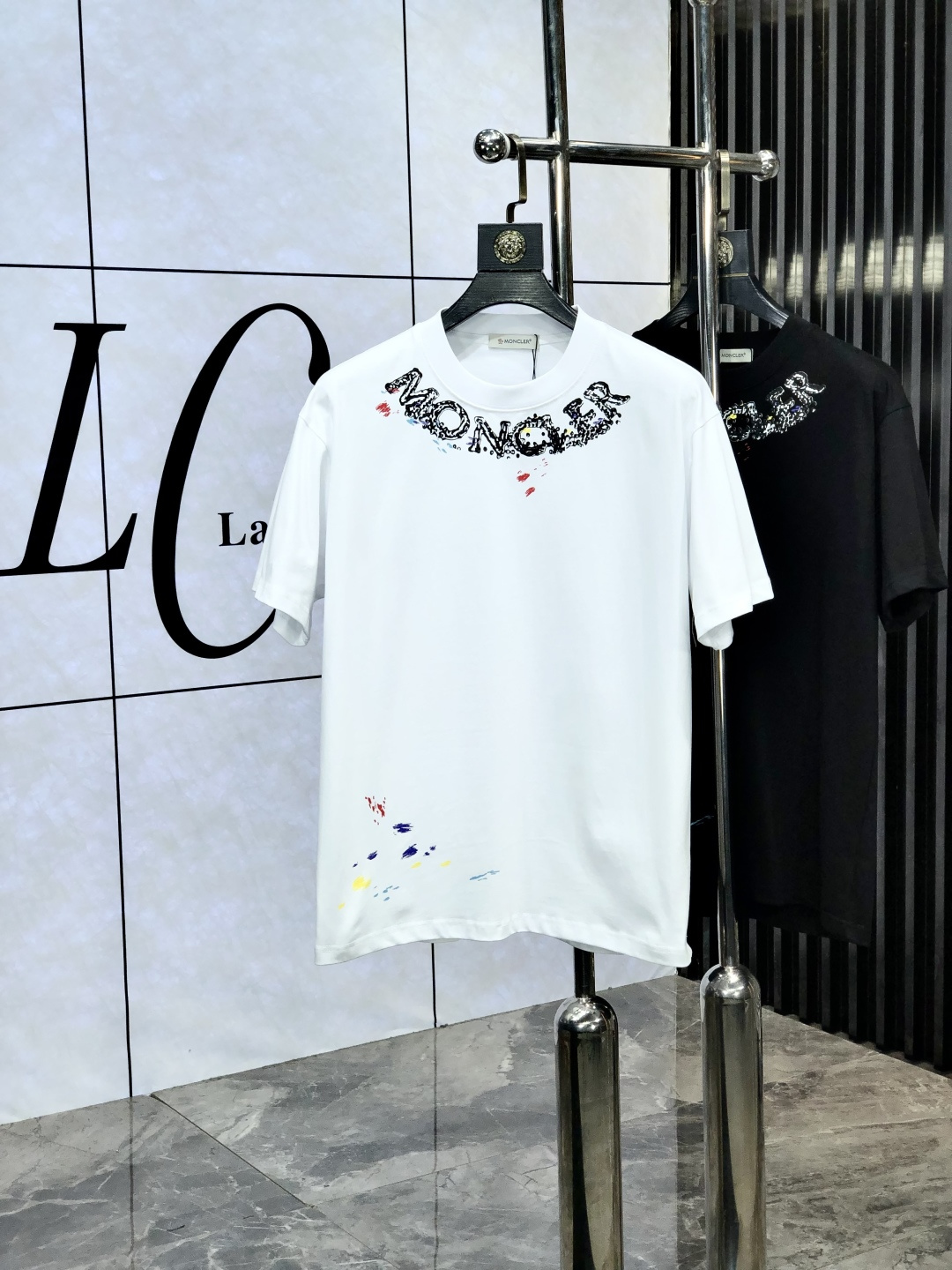 NO:160718,.The 2025 spring and summer new style letter logo round neck short-sleeved T-shirt, a spring and summer casual outfit is essential, the original pure cotton fabric. It is completely reflected in the high-end aesthetic workmanship, and the workmanship is more exquisite and atmospheric, with a strong three-dimensional feeling, which is very stunning, the fabric is soft and skin-friendly, and the upper body is a bit lazy and high-end feel. This wash T-T-T-T-T-T-T-T-T-T-T-T-T-T-T-T-T-T-T-T-T-T-T-T-T-T-T-T-T-T-T-T-T-T-T-T-T-T-T-T-T-T-T-T-T-T-T-T-T-T-T-T-T-T-T-T-T-T-T-T-T-T-T-T-T-T-T-T-T-T-T-T-T-T-T-T-T-T-T-T-T-T-T-T-T-T-T-T-T-T-T-T-T-T-T-T-T-T-T-T-T-T-T-T-T-T-T-T-T-T-T-T-T-T-T-T-T-T-T-T-T-T-T-T-T-T-T-T-T-T-T-T-T-T-T-T-T-T-T-T-T-T-T-T-T-T-T-T-T-T-T-T-T-T-T-T-T-T-T-T-T-T-T-T-T-T-T-T-T-T-T-T-T-T-T-T-T-T-T-T-T-T-T-T-T-T-T-T-T-T-T-T-T-T-T-T-T-T-19860909.蒙口.2025春夏新款 字母logo圆领短袖t恤,春夏休闲穿搭必不可少,原版纯棉面料.完完全全体现在高级审美的做工上,做工更是精致大气,z立体感超强,非常惊艳,面料柔软亲肤,上身一丝丝慵懒又高级的feel,这款水洗t绝对是今年绝对的基础款之王,男女同款搭配穿出奢侈品高订的感觉.码数S-xxL.s穿175/130,,Moncler,T-shirt,tees，t-shirt,alexander wang,Men's clothing