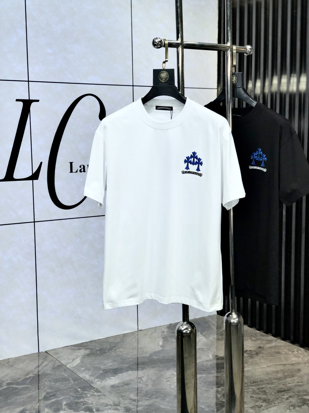 NO:160720,.Croxin. 2025 spring and summer new style letter logo round neck short-sleeved T-shirt, spring and summer casual outfit is essential, original pure cotton fabric. It is completely reflected in the high-end aesthetic workmanship, and the workmanship is more exquisite and atmospheric, with a strong three-dimensional feeling, which is very stunning, the fabric is soft and skin-friendly, and the upper body is a bit lazy and high-end feel. This wash T-T-T-T-T-T-T-T-T-T-T-T-T-T-T-T-T-T-T-T-T-T-T-T-T-T-T-T-T-T-T-T-T-T-T-T-T-T-T-T-T-T-T-T-T-T-T-T-T-T-T-T-T-T-T-T-T-T-T-T-T-T-T-T-T-T-T-T-T-T-T-T-T-T-T-T-T-T-T-T-T-T-T-T-T-T-T-T-T-T-T-T-T-T-T-T-T-T-T-T-T-T-T-T-T-T-T-T-T-T-T-T-T-T-T-T-T-T-T-T-T-T-T-T-T-T-T-T-T-T-T-T-T-T-T-T-T-T-T-T-T-T-T-T-T-T-T-T-T-T-T-T-T-T-T-T-T-T-T-T-T-T-T-T-T-T-T-T-T-T-T-T-T-T-T-T-T-T-T-T-T-T-T-T-T-T-T-T-T-T-T-T-T-T-T-T-T-T19860909.克罗心.2025春夏新款 字母logo圆领短袖t恤,春夏休闲穿搭必不可少,原版纯棉面料.完完全全体现在高级审美的做工上,做工更是精致大气,z立体感超强,非常惊艳,面料柔软亲肤,上身一丝丝慵懒又高级的feel,这款水洗t绝对是今年绝对的基础款之王,男女同款搭配穿出奢侈品高订的感觉.码数S-xxL.s穿175/130,,chrome hearts,T-shirt,tees，t-shirt,alexander wang,Men's clothing