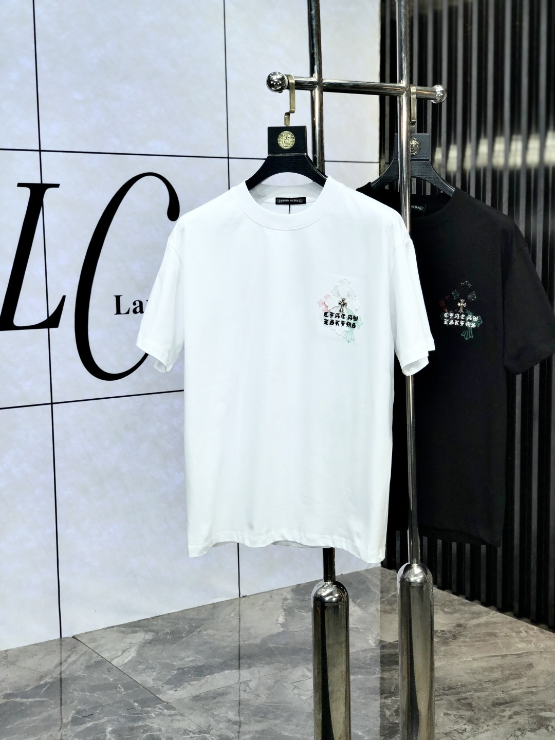 NO:160722,.Croxin .2025 spring and summer new style letter logo round neck short-sleeved T-shirt, spring and summer casual outfit is essential, original pure cotton fabric. It is completely reflected in the high-end aesthetic workmanship, the workmanship is more exquisite and atmospheric, z three-dimensional, very amazing, the fabric is soft and skin-friendly, and the upper body is a bit lazy and high-end feel. This wash T-T-T-T-T-T-T-T-T-T-T-T-T-T-T-T-T-T-T-T-T-T-T-T-T-T-T-T-T-T-T-T-T-T-T-T-T-T-T-T-T-T-T-T-T-T-T-T-T-T-T-T-T-T-T-T-T-T-T-T-T-T-T-T-T-T-T-T-T-T-T-T-T-T-T-T-T-T-T-T-T-T-T-T-T-T-T-T-T-T-T-T-T-T-T-T-T-T-T-T-T-T-T-T-T-T-T-T-T-T-T-T-T-T-T-T-T-T-T-T-T-T-T-T-T-T-T-T-T-T-T-T-T-T-T-T-T-T-T-T-T-T-T-T-T-T-T-T-T-T-T-T-T-T-T-T-T-T-T-T-T-T-T-T-T-T-T-T-T-T-T-T-T-T-T-T-T-T-T-T-T-T-T-T-T-T-T-T-T-T-T-T-T-T-T-T-T-T-T-T-T-T19860909.克罗心 .2025春夏新款 字母logo圆领短袖t恤,春夏休闲穿搭必不可少,原版纯棉面料.完完全全体现在高级审美的做工上,做工更是精致大气,z立体感超强,非常惊艳,面料柔软亲肤,上身一丝丝慵懒又高级的feel,这款水洗t绝对是今年绝对的基础款之王,男女同款搭配穿出奢侈品高订的感觉.码数S-xxL.s穿175/130,,chrome hearts,T-shirt,tees，t-shirt,alexander wang,Men's clothing