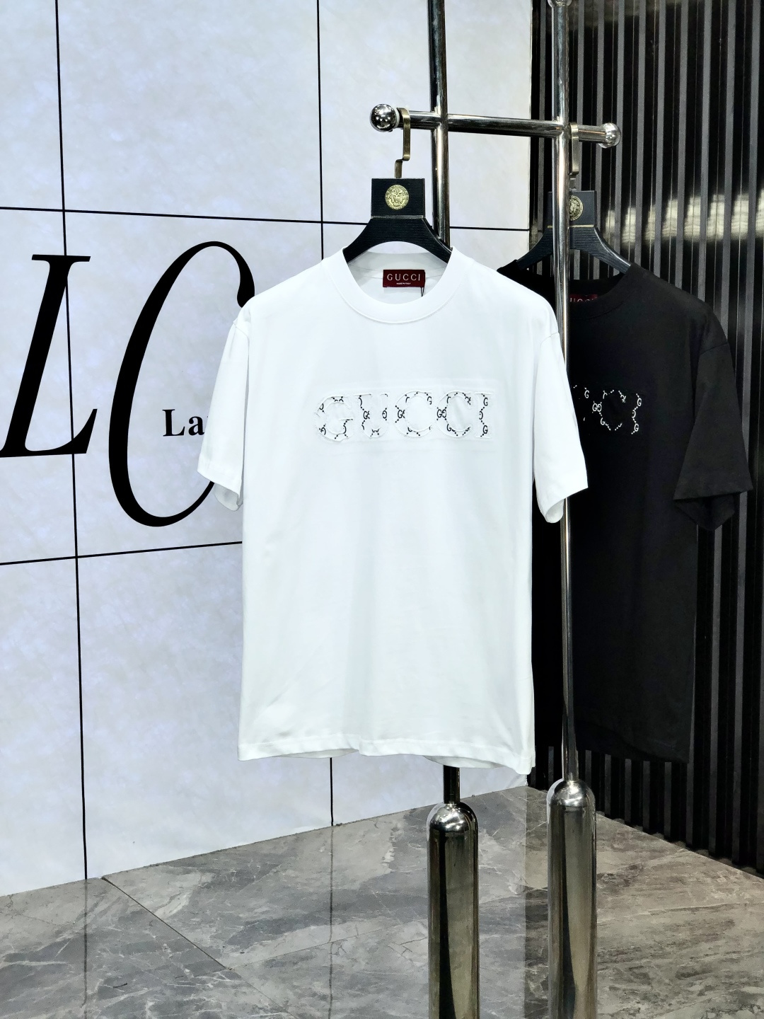 NO:160726,.Gucci .2025 spring and summer new style letter logo round neck short-sleeved T-shirt, spring and summer casual outfit is essential, original pure cotton fabric. It is completely reflected in the high-end aesthetic workmanship, and the workmanship is more exquisite and atmospheric, with a strong three-dimensional feeling, which is very stunning, the fabric is soft and skin-friendly, and the upper body is a bit lazy and high-end feel. This washing T-T-T-T-T-T-T-T-T-T-T-T-T-T-T-T-T-T-T-T-T-T-T-T-T-T-T-T-T-T-T-T-T-T-T-T-T-T-T-T-T-T-T-T-T-T-T-T-T-T-T-T-T-T-T-T-T-T-T-T-T-T-T-T-T-T-T-T-T-T-T-T-T-T-T-T-T-T-T-T-T-T-T-T-T-T-T-T-T-T-T-T-T-T-T-T-T-T-T-T-T-T-T-T-T-T-T-T-T-T-T-T-T-T-T-T-T-T-T-T-T-T-T-T-T-T-T-T-T-T-T-T-T-T-T-T-T-T-T-T-T-T-T-T-T-T-T-T-T-T-T-T-T-T-T-T-T-T-T-T-T-T-T-T-T-T-T-T-T-T-T-T-T-T-T-T-T-T-T-T-T-T-T-T-T-T-T-T-T-T-T-T-T-T-T-T-T-T19860909.Gucci .2025春夏新款 字母logo圆领短袖t恤,春夏休闲穿搭必不可少,原版纯棉面料.完完全全体现在高级审美的做工上,做工更是精致大气,z立体感超强,非常惊艳,面料柔软亲肤,上身一丝丝慵懒又高级的feel,这款水洗t绝对是今年绝对的基础款之王,男女同款搭配穿出奢侈品高订的感觉.码数S-xxL.s穿175/130,,gucci,T-shirt,tees，t-shirt,alexander wang,Men's clothing
