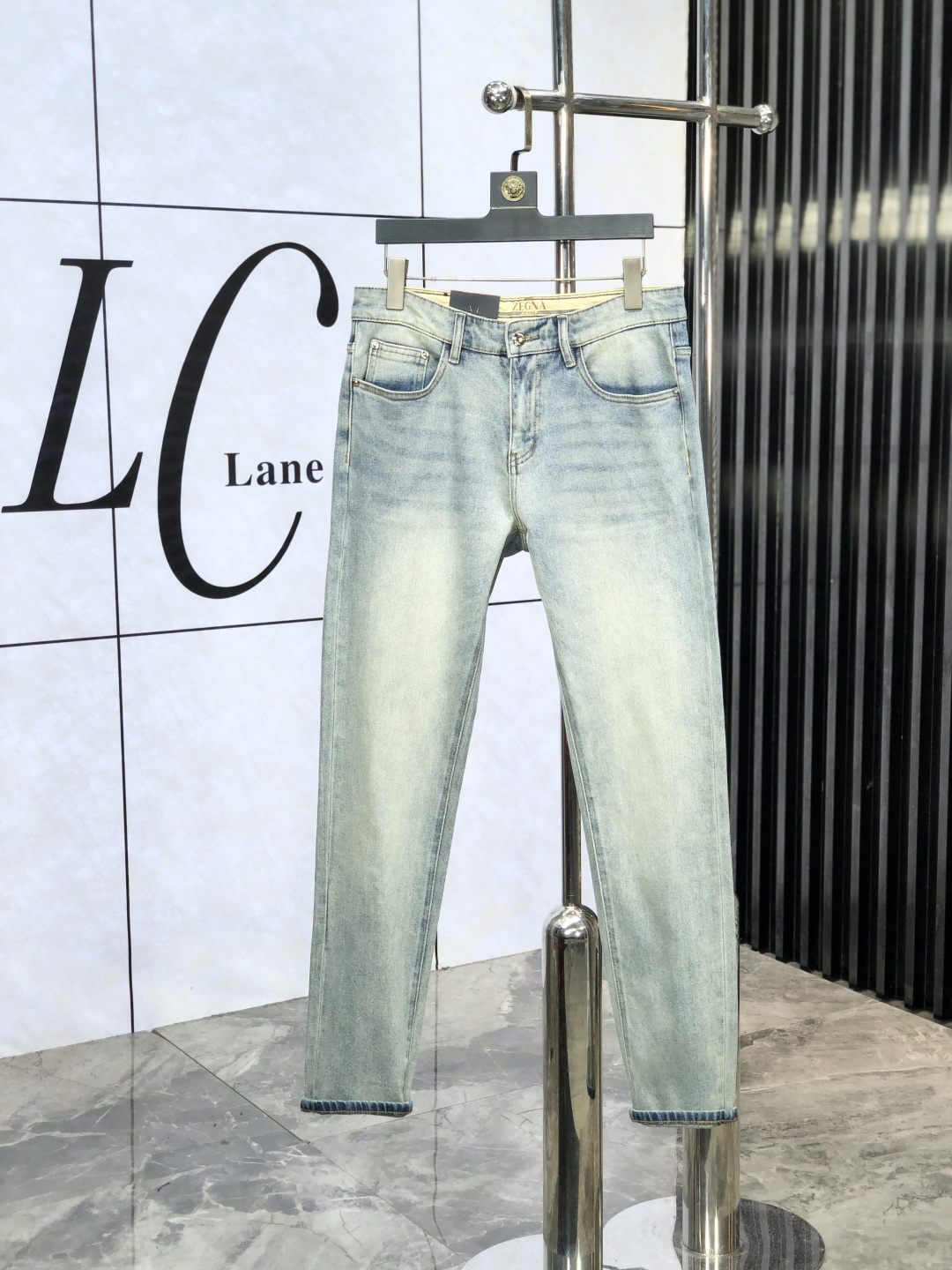 NO:502399,Jenia. The official counter is released simultaneously, 2025SS spring and summer new men's casual jeans, original single quality, custom-made original denim fabric for counter, logo pattern design, original hardware and accessories for b trousers, three-dimensional and clear, realistic effect, c super trendy personality, fashionable and stylish upper body!  Trendy men's must-have items, 28-38, zegna, jeans, alexander wang19860909杰尼亚.官网专柜同步发售,2025SS春夏新品男士休闲牛仔裤,原单品质,专柜定制原版牛仔面料,logo图案设计,b裤身原版五金辅料装饰,立体清晰,效果逼真,c超级潮流个性,上身时尚有型！潮男必备单品 码数28-38,,zegna,jeans,alexander wang,Men's clothing